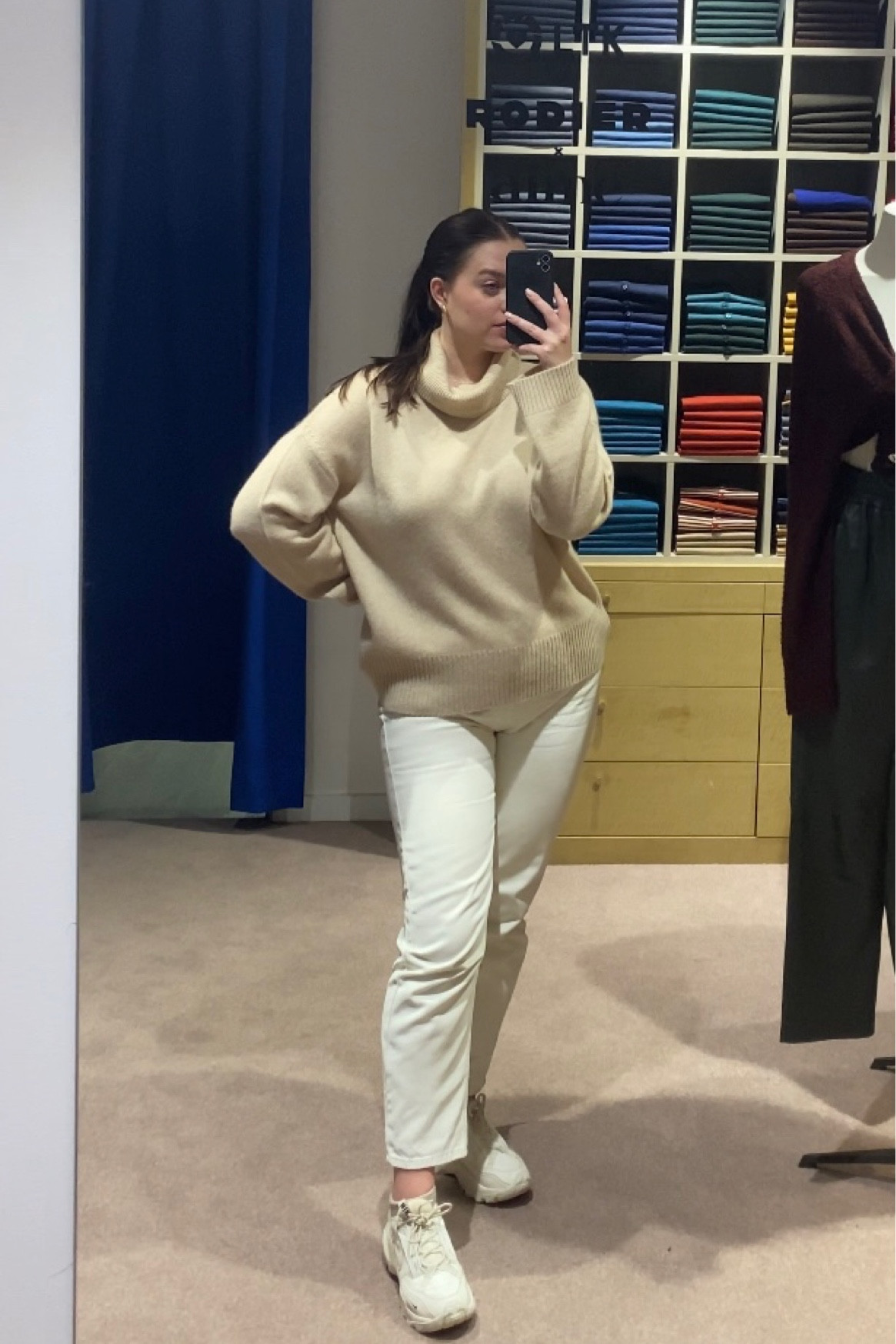 cashmere jumper 




#LTKSeasonal #LTKeurope #LTKmidsize