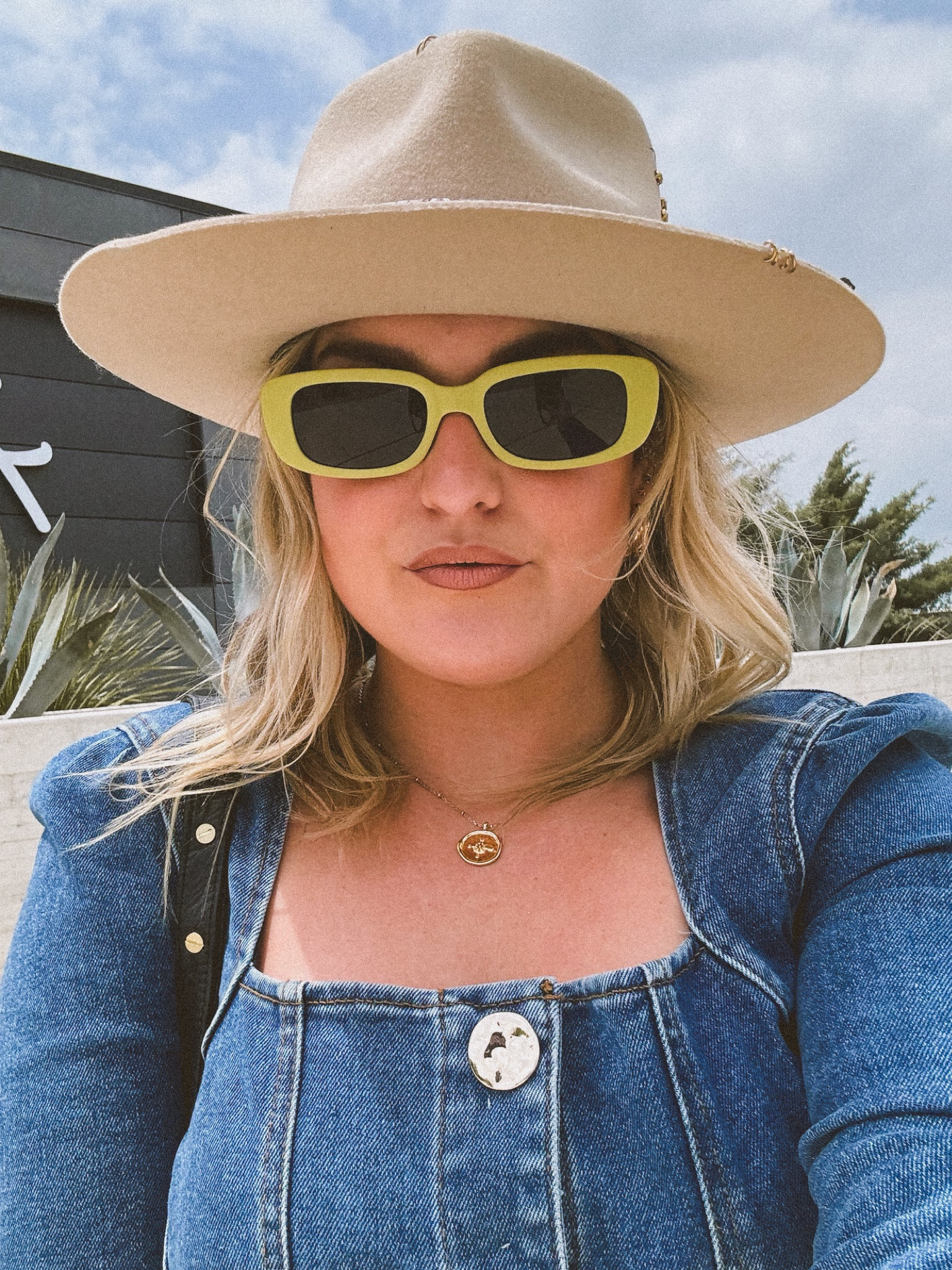 These green glasses were the star of this look! Perfect to add a pop of color! 🐍#LTKfindsunder50

#LTKFestival #LTKSeasonal