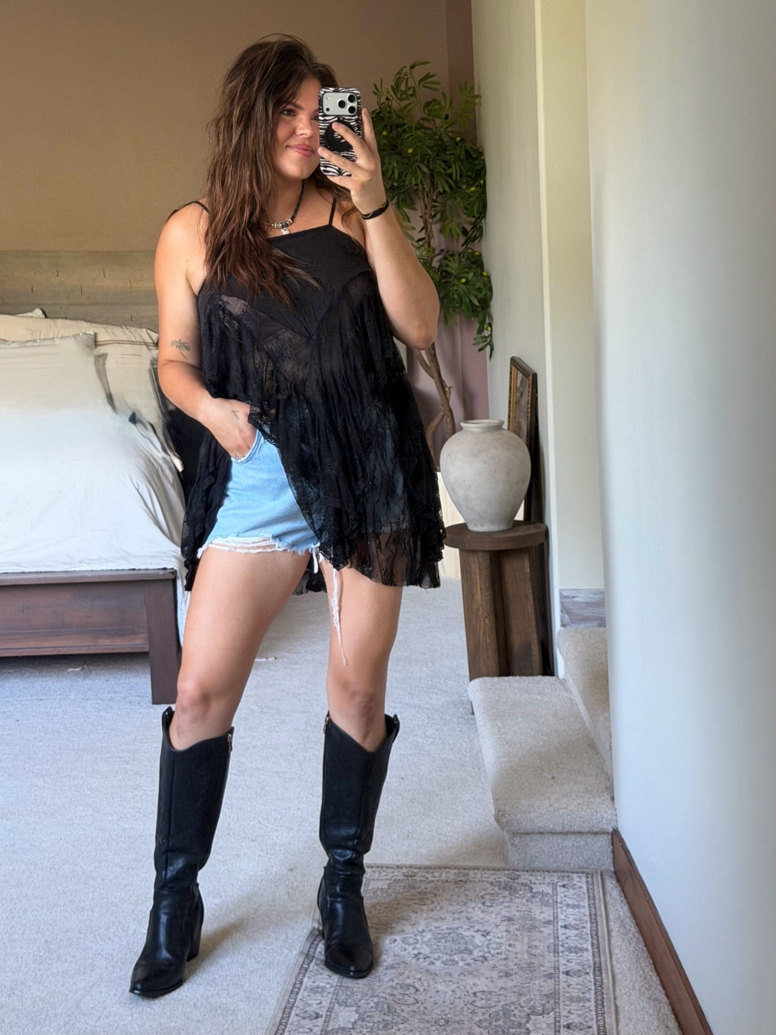 Big x tha plug concert outfit idea 
Wearing large in Amazon top and 32 in @levi shorts 

Midsize, size 12, size 14, mom style, curvy outfit, thick tummy approved