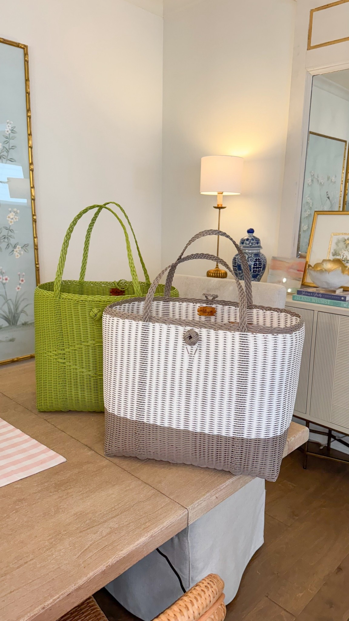 Truly obsessed with these Lilly Lane Bags!

For reference, both of my bags are the medium size!

#lovewhatyoucarry