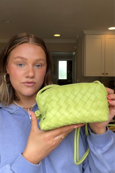 Obsessed with this cute little crossbody bag!!! One of my fave Amazon finds yet. Perfect summer color 💚🌟 $50! Fits everything you need. And stadium size! 