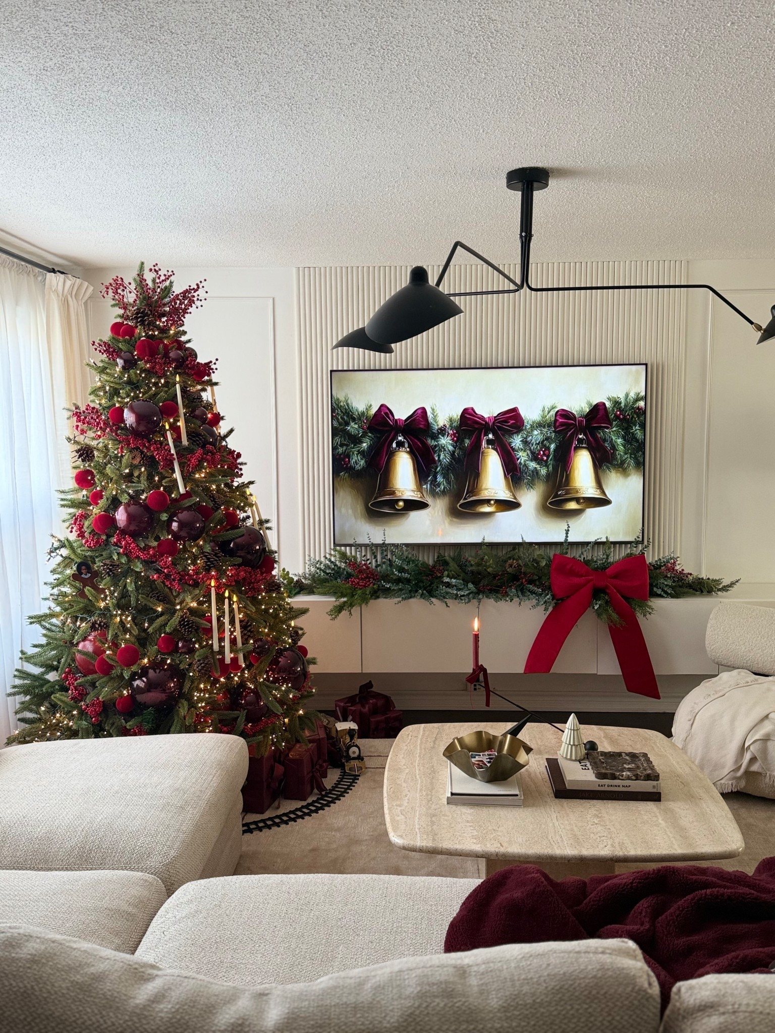 Burgundy & red vibes 🌲✨

#LTKhome #LTKcanada