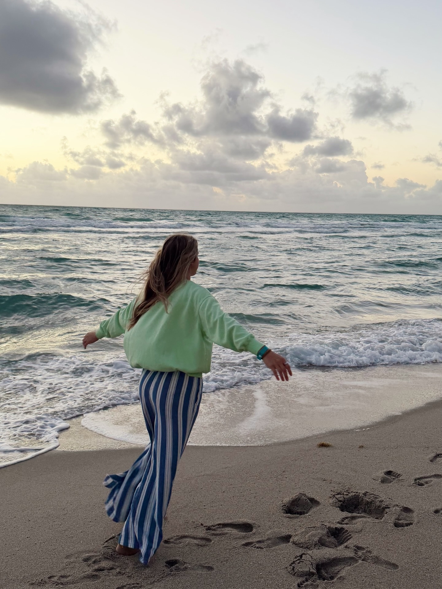 My favorite kind of mornings🩵🐚🌊

#LTKSeasonal #LTKSwim #LTKTravel