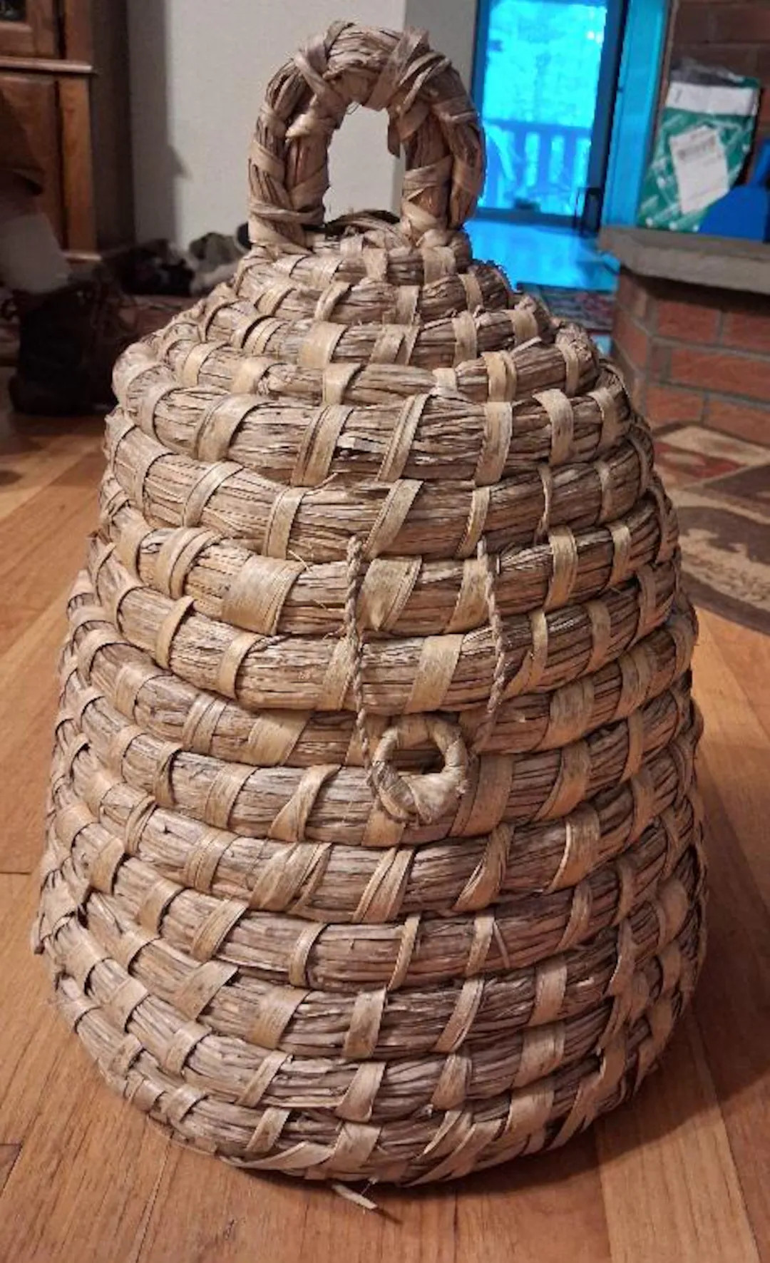 Vintage 17" Bee Skep with coiled rye or sweet grass - hinged top - Beautiful garden decor | Etsy (Global)
