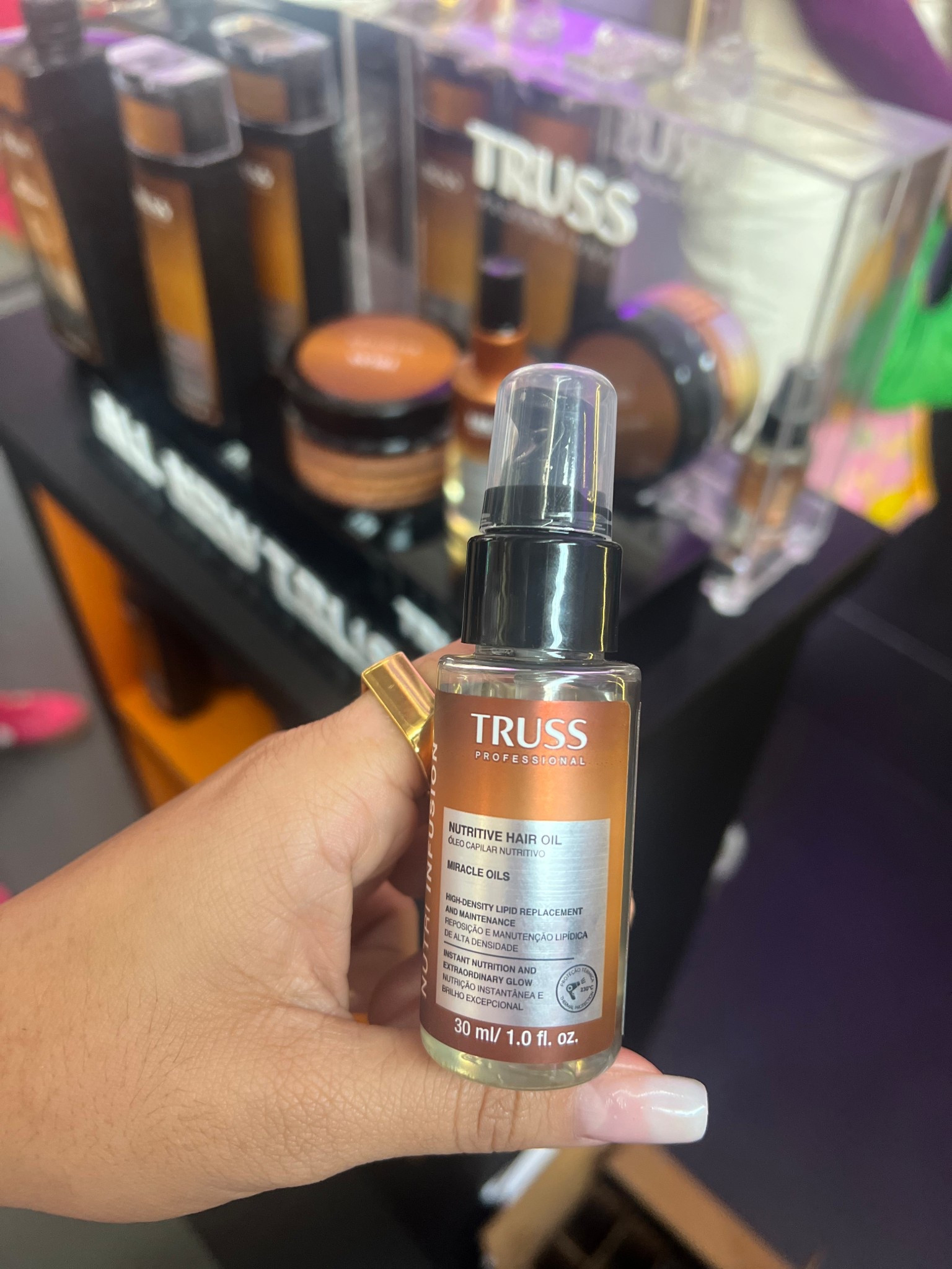 Nutri Infusion Óleo Capilar Nutritivo 30ml

Com alta concentração de blend de óleos, promove nutrição profunda, combate o frizz e o ressecamento intenso.

#LTKpromo #LTKbrasil #LTKbeleza