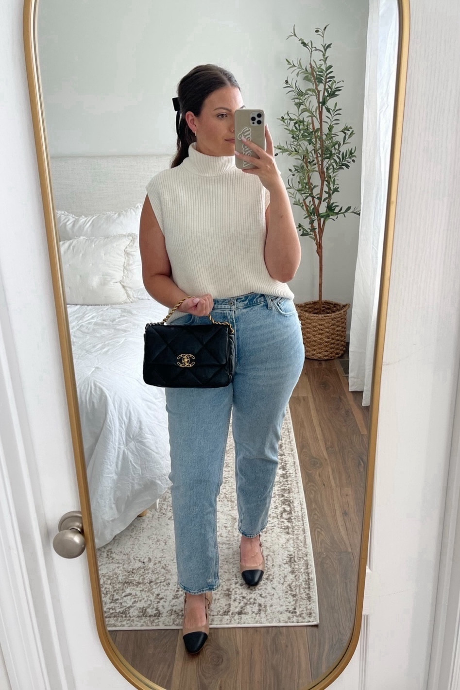 Sizing:
Sweater - size Large
Jeans - size 32 regular (tts & I am 5’10)
Flats - tts

Abercrombie, sweater, capsule wardrobe, closet staples, jeans


#LTKSeasonal #LTKmidsize #LTKsalealert