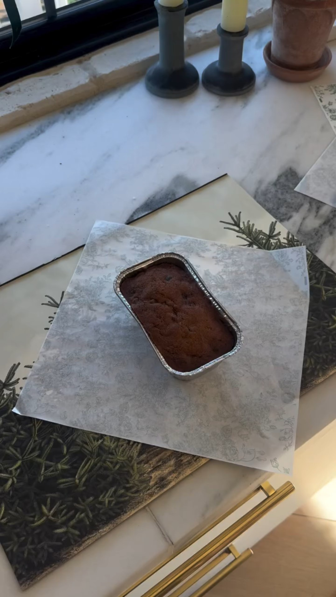 Homemade gifts are the best gift. Harvest cake as a hostess gift or teacher present ❤️ I love the holidays so much that I always try to think of ways to make it even more personal. I absolutely live for making people feel special. #homemadegifts #homeiswheretheheartis #homemadeishappiness #homemadeisbest Who is doing this, this season?!!