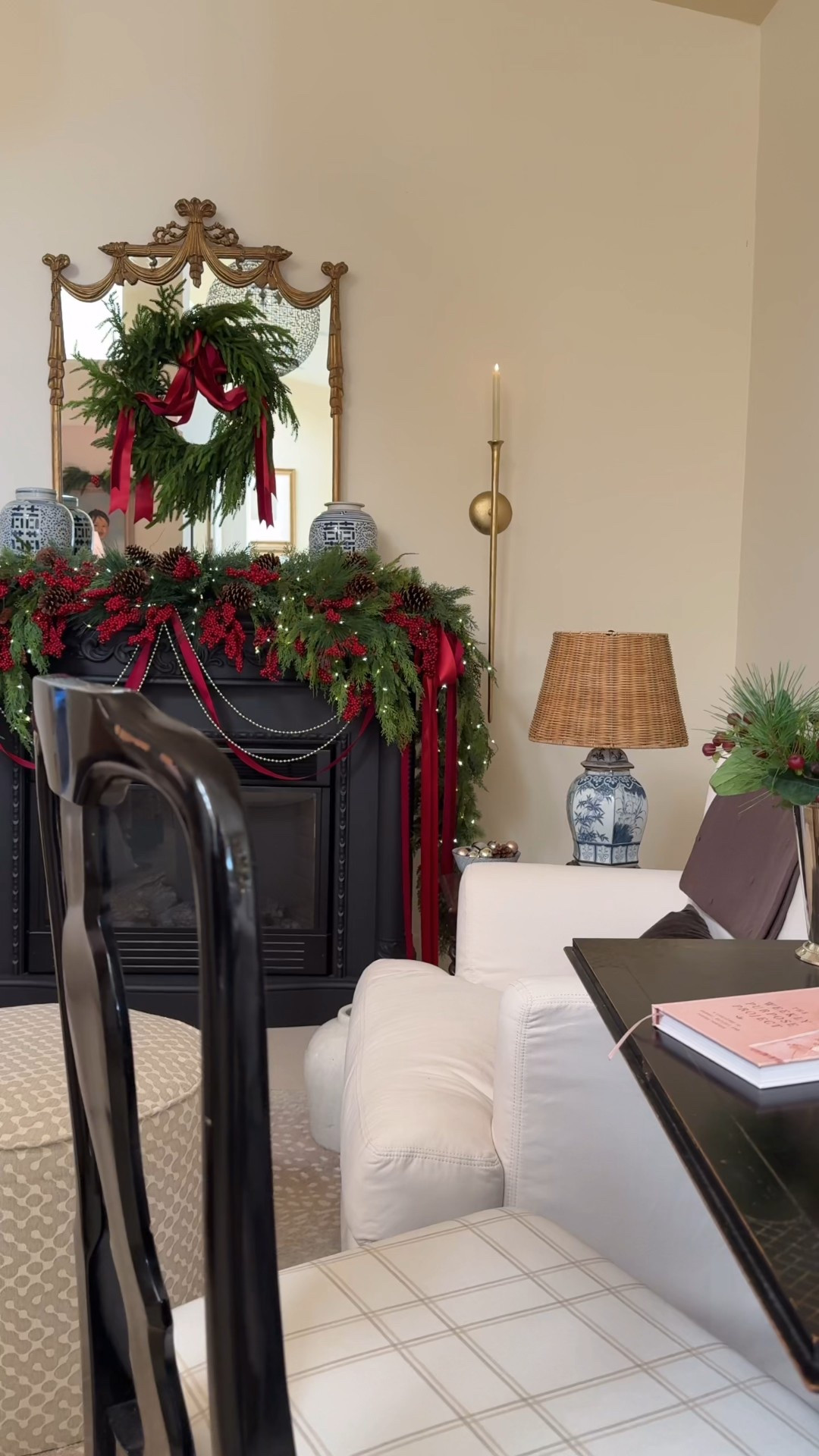 Christmas mantel details ✨

Christmas Garland. Christmas Mantel. Silver Bead Garland. Norfolk Pine. Cedar Garland. Red Ribbon. Classic Christmas. Lavender Rose Home.

#LTKHome #LTKHoliday