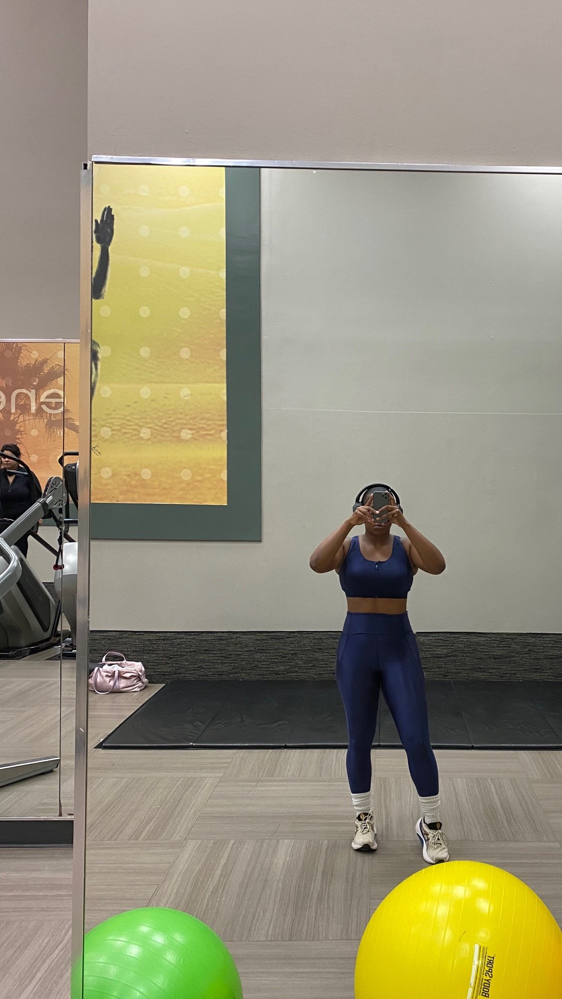 matching at the gym is always a vibe 💙

#LTKMidsize #LTKSaleAlert
