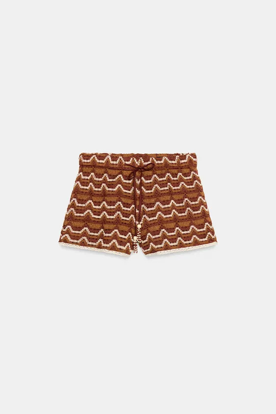 Low-rise shorts featuring an elastic waistband and drawstring with bead details. Lined interior. | Zara US