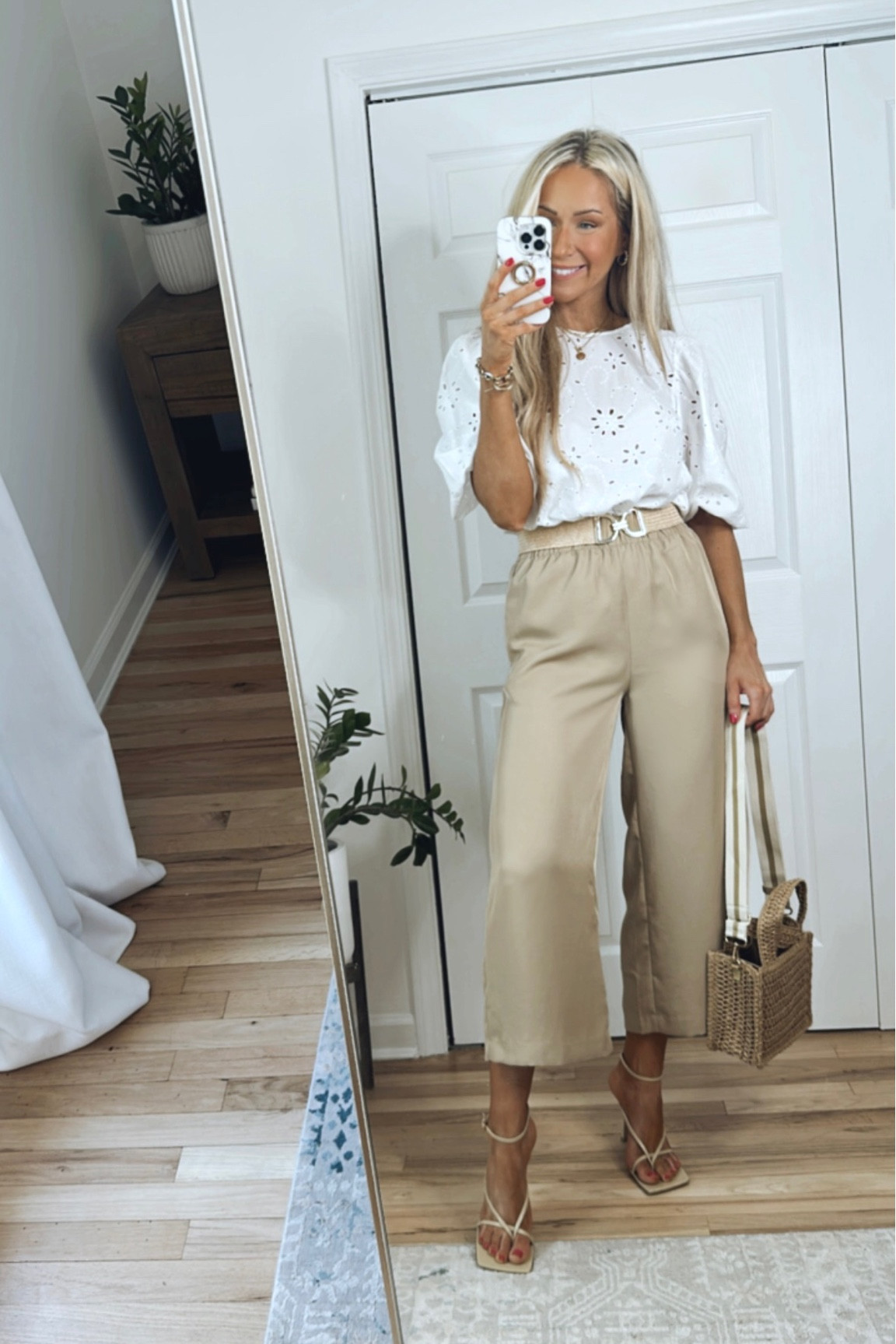 H&M casual spring outfit
Beige culottes pants
White eyelet top