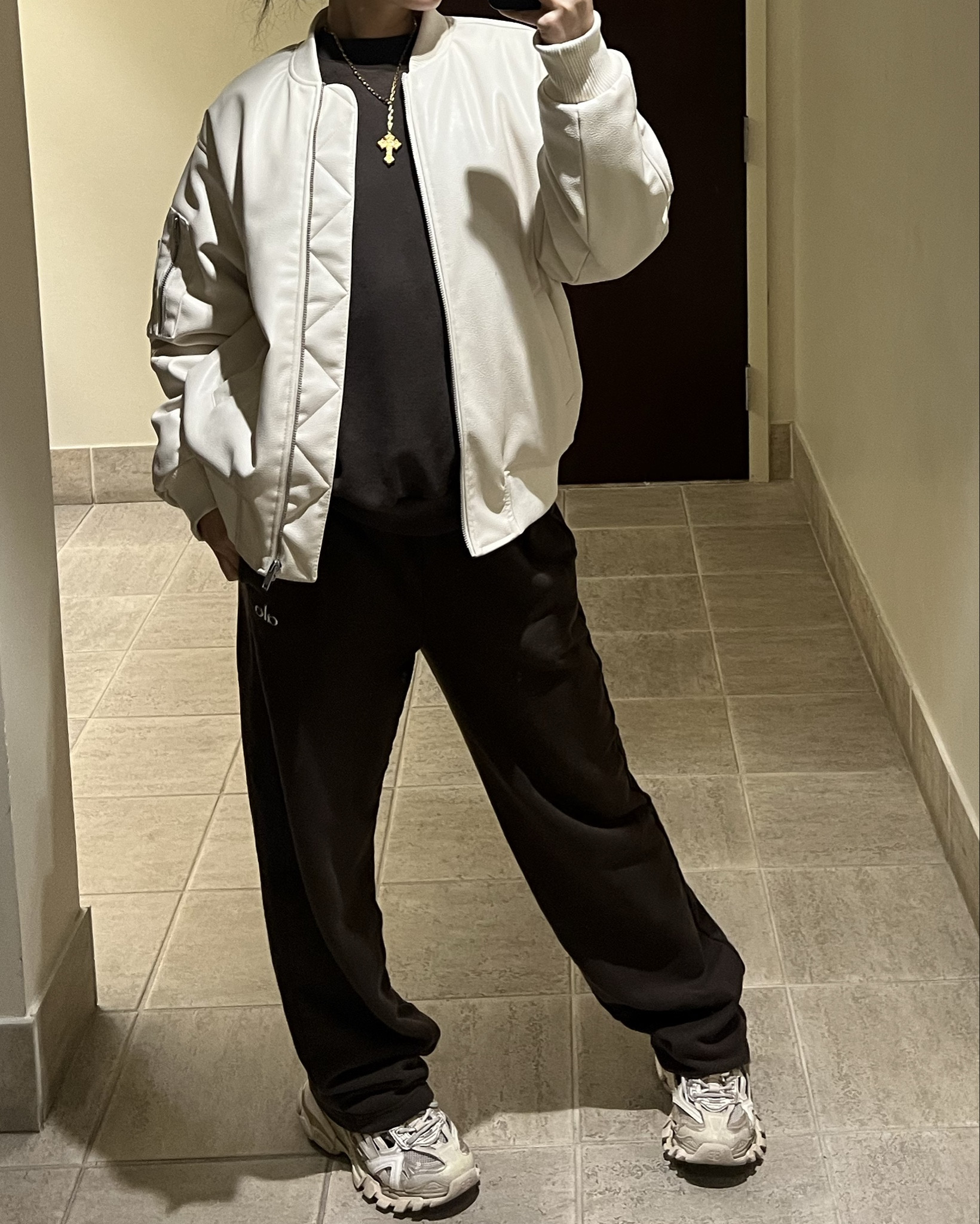 My colors are sold out for the Alo accolade set but I linked the color in the cuffed sweatpants and black versions ! They run HUGEEE. my sweats are size XS and sweatshirt is S

Also the h&m bomber I linked is exact style as mine except is coated in a wool like fur. The one I’m wearing is a faux leather but it’s sold out! 