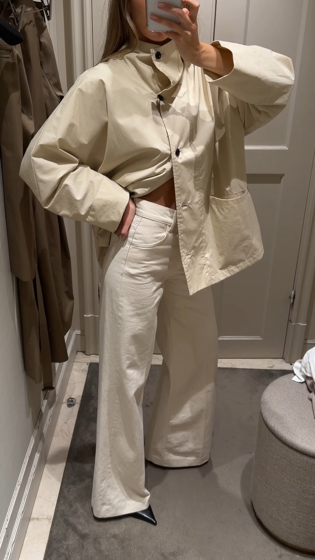 The perfect cream jeans for spring 🤍 I’m wearing the jeans in size 34 for more fitted look 🫶🏼 I usually go for 36 sized jeans. Im 173cm

#LTKworkwear #LTKspring #LTKjeans