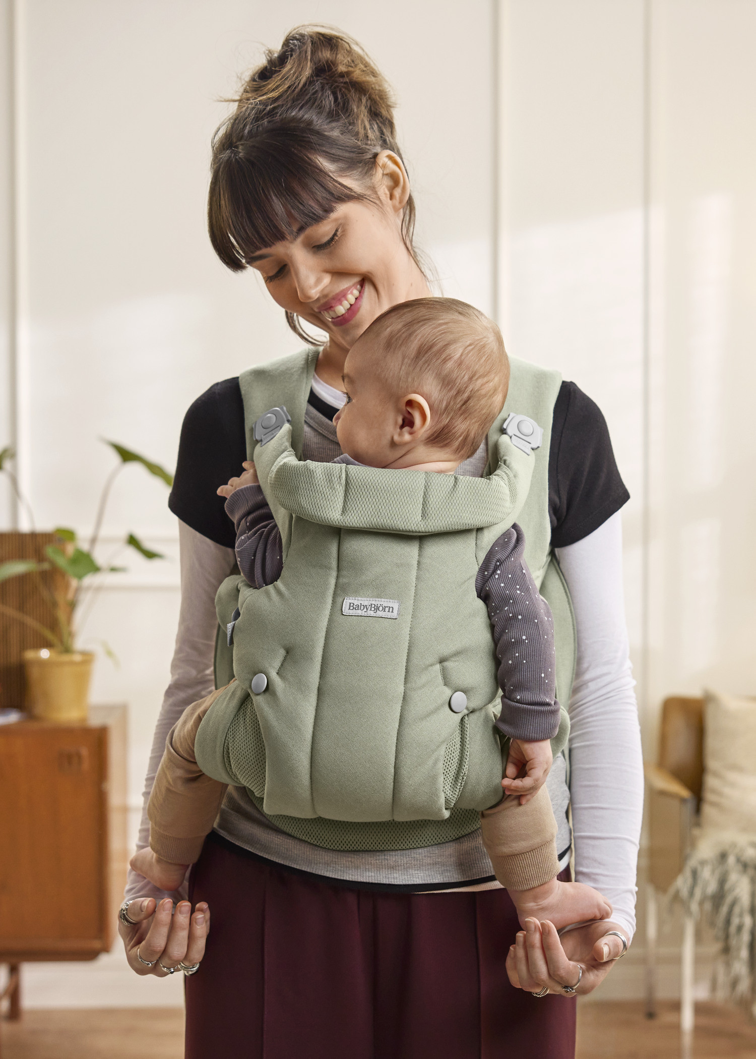 Baby Carrier Hold | BabyBjorn