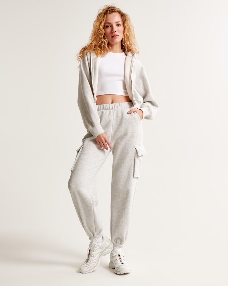 Women's Essential Oversized Cargo Sunday Sweatpant | Women's Bottoms | Abercrombie.com | Abercrombie & Fitch (US)