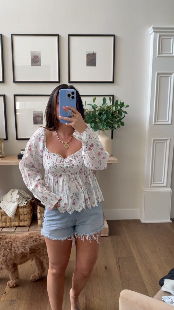 The prettiest spring top!! 20% off today!! 

spring outfit, spring style, summer outfit, summer style, floral blouse

#LTKFindsUnder50 #LTKSpringSale #LTKStyleTip