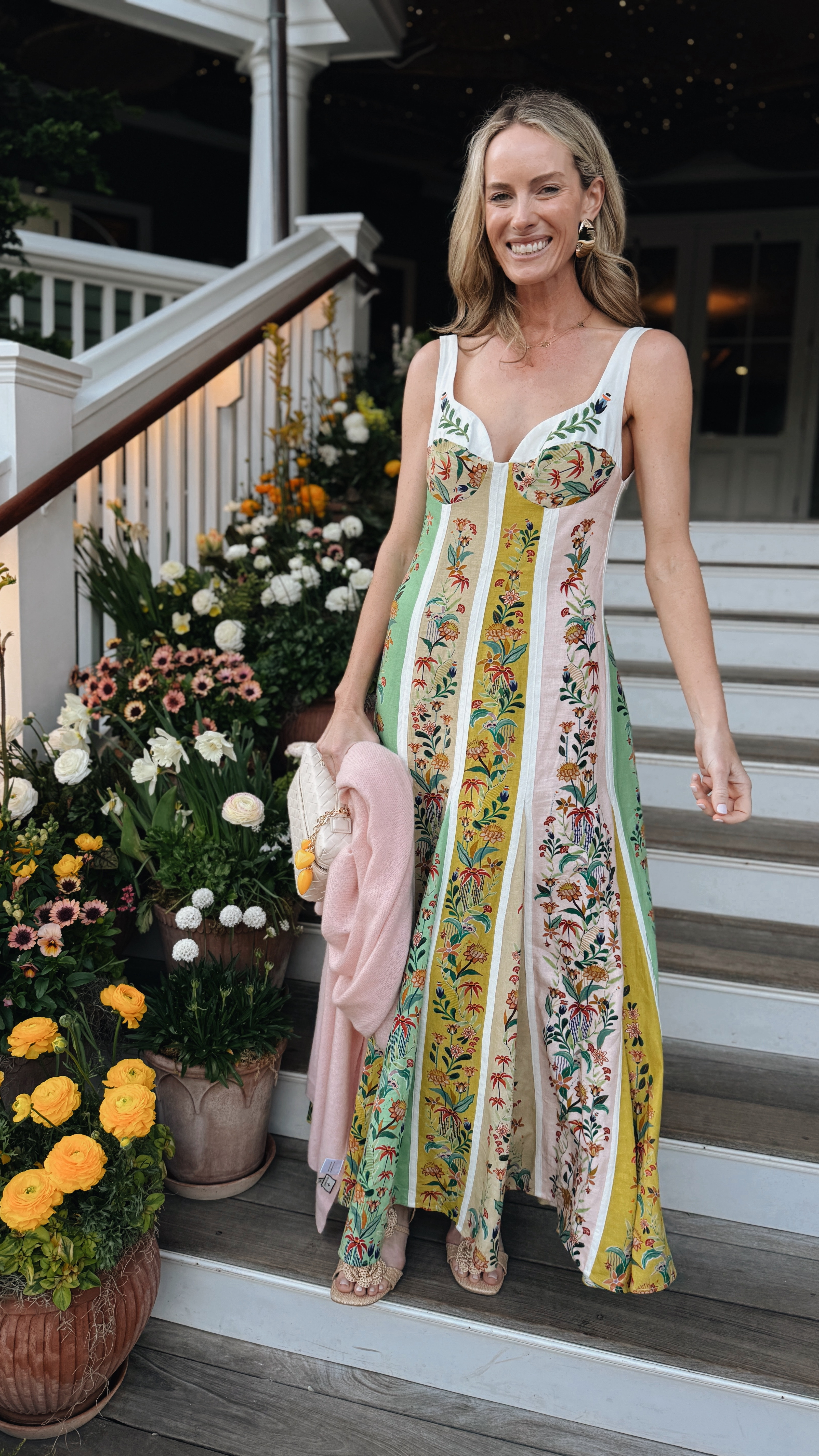 Obsessed with this dress and so many new farm Rio picks! Lots of complements and the print and fit 👍🏻👍🏻👍🏻👍🏻 I am wearing a small! 