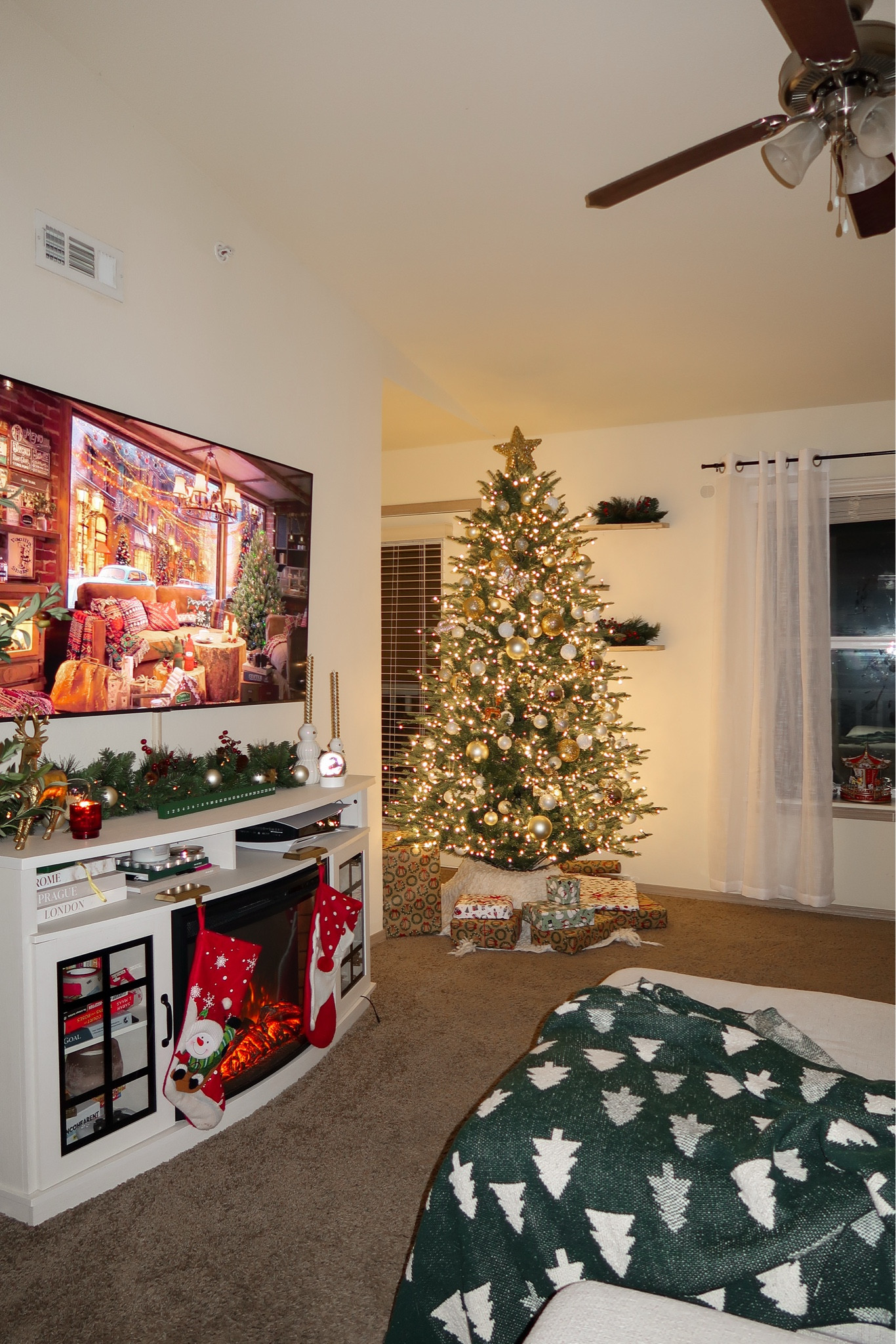 Christmas living room decor!! 

#LTKHoliday #LTKSeasonal