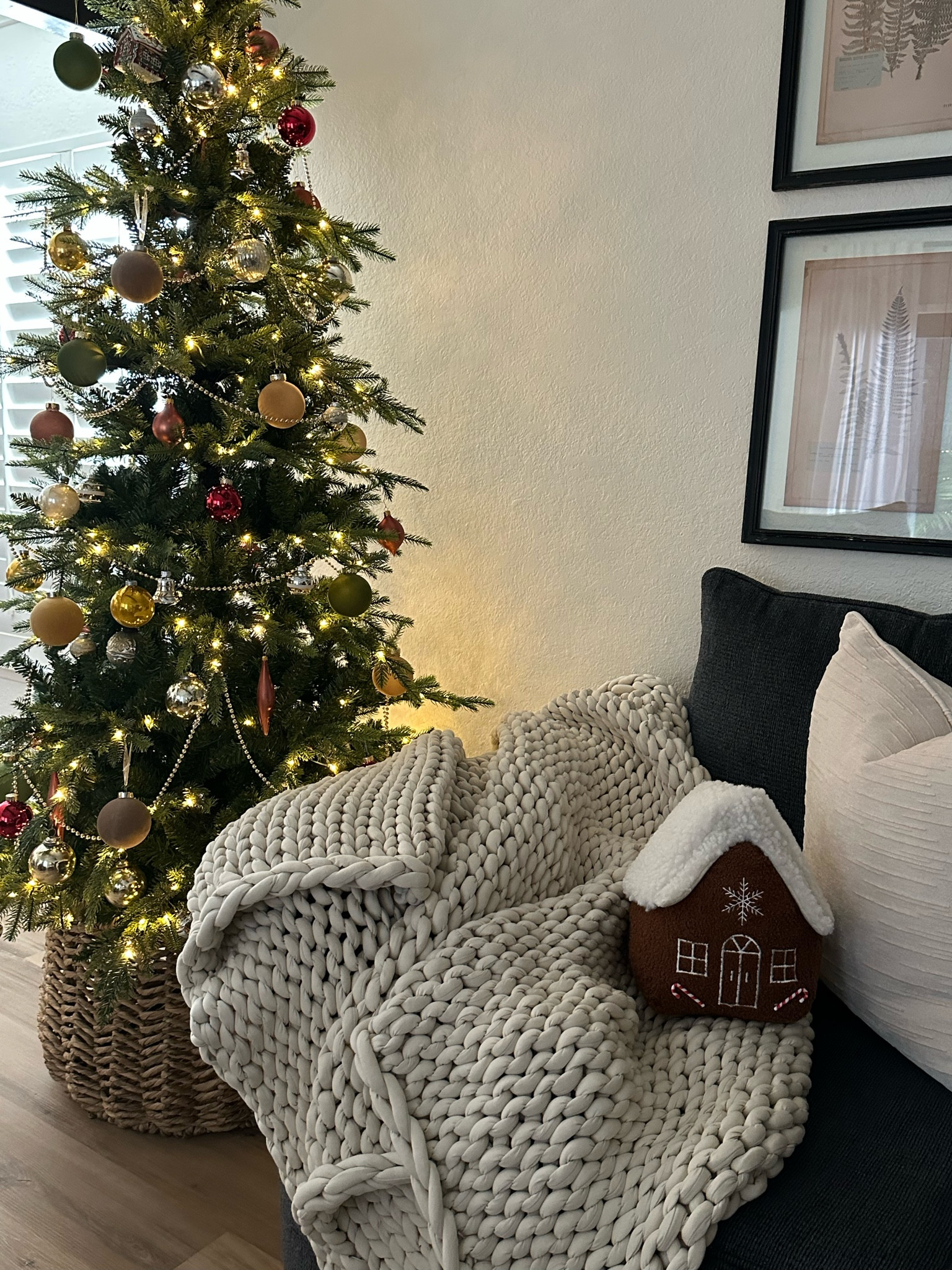 Christmas Neutral Vibes ✨

#christmasornmanets 
#christmas #christmasdecor #christmastreedecorating #christmastreeideas #neutralhomedecor #vintagestyle #vintagechristmasdecor #vintagechristmasornaments #homedecoration #homedecoronabudget #homedesign 

#LTKhome #LTKSeasonal #LTKHoliday