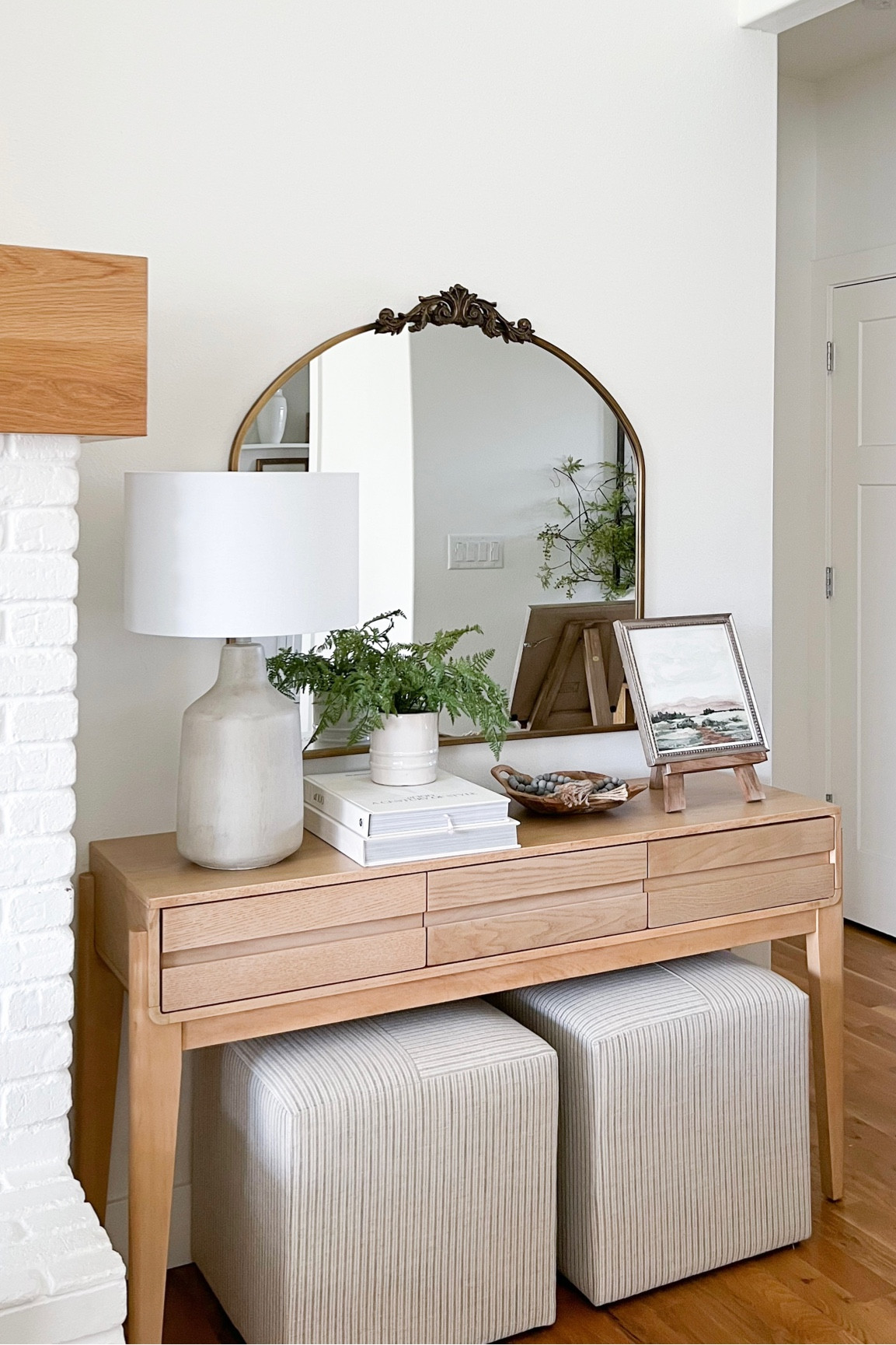 I love the combination of my Target console table with the upholstered cubes below. Perfect for an entryway or living room. 

Console is table decor, table lamp, Anthro mirror, brass mirror, Target home, upholstered ottoman, living room decor, entryway decor

#LTKstyletip #LTKSeasonal #LTKhome