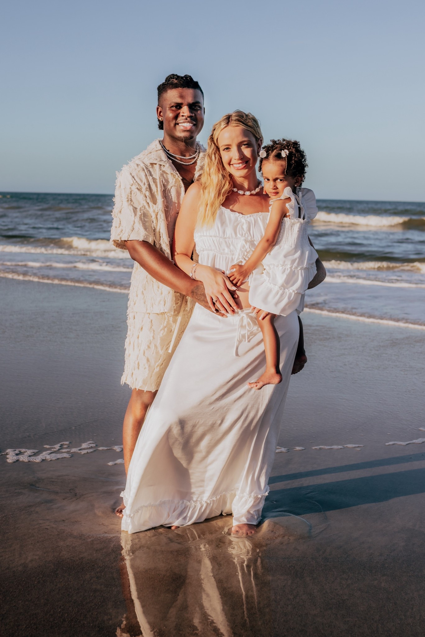 My pregnancy reveal outfit 🤍🫶🏻🌊
