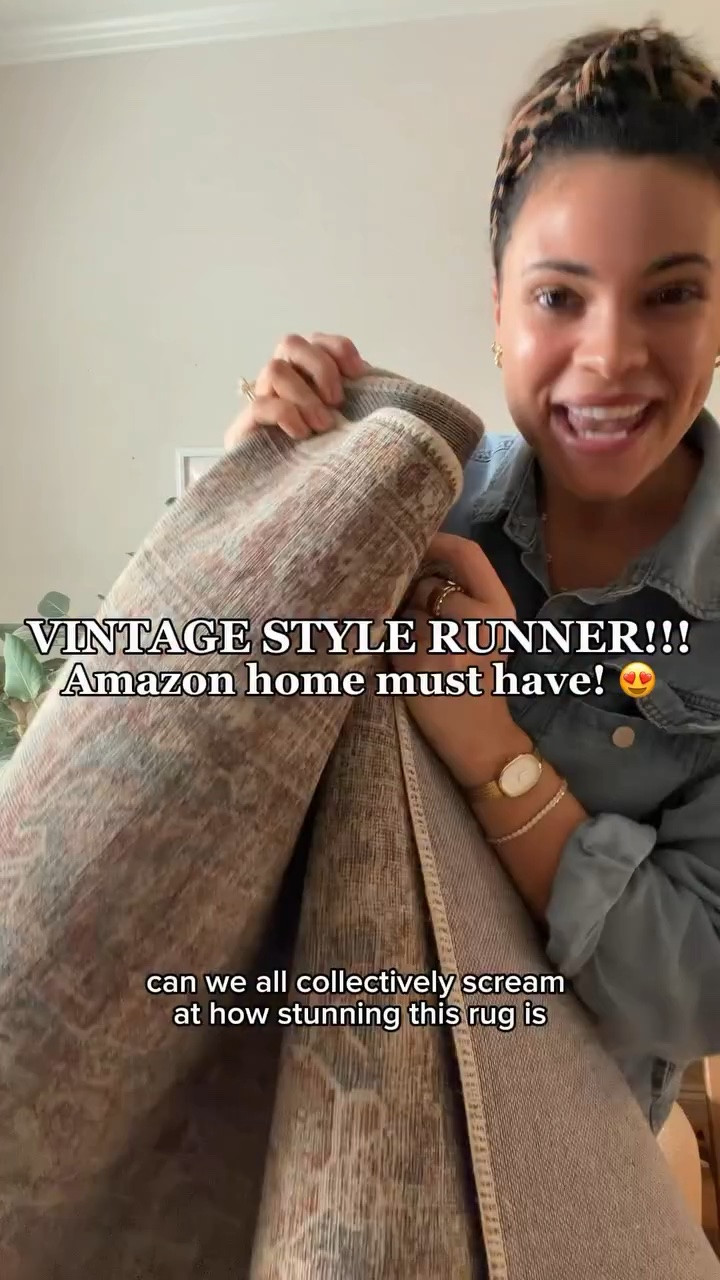 ⬆️ Click the bag on the left corner of this video OR COMMENT “RUG” to snag this beautiful runner!! 😍 Great affordable rug perfect for entryway, kitchen, or bathroom! 🥰 This rug is also ways to throw in the washing machine!! #amazonrugs #homedecortips