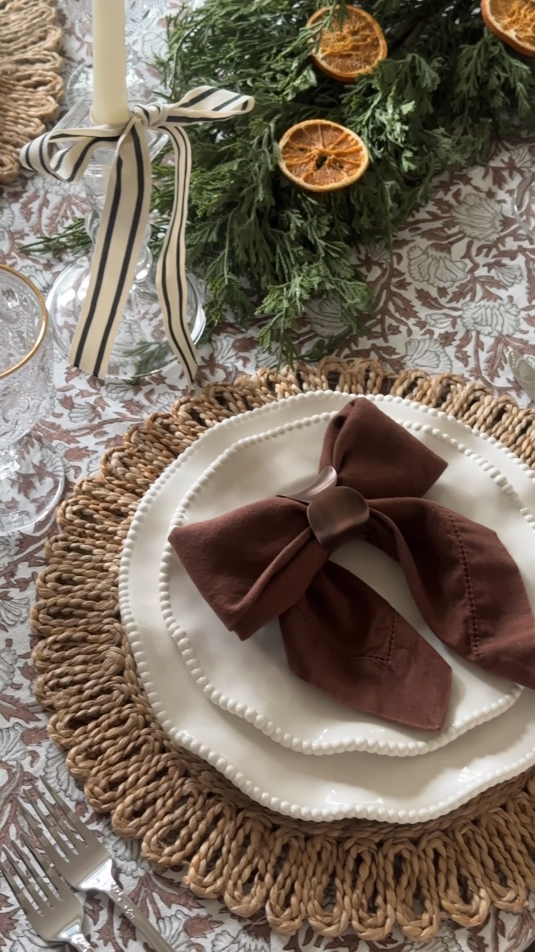 Christmas in the dining room 

#LTKHoliday #LTKHome #LTKSeasonal