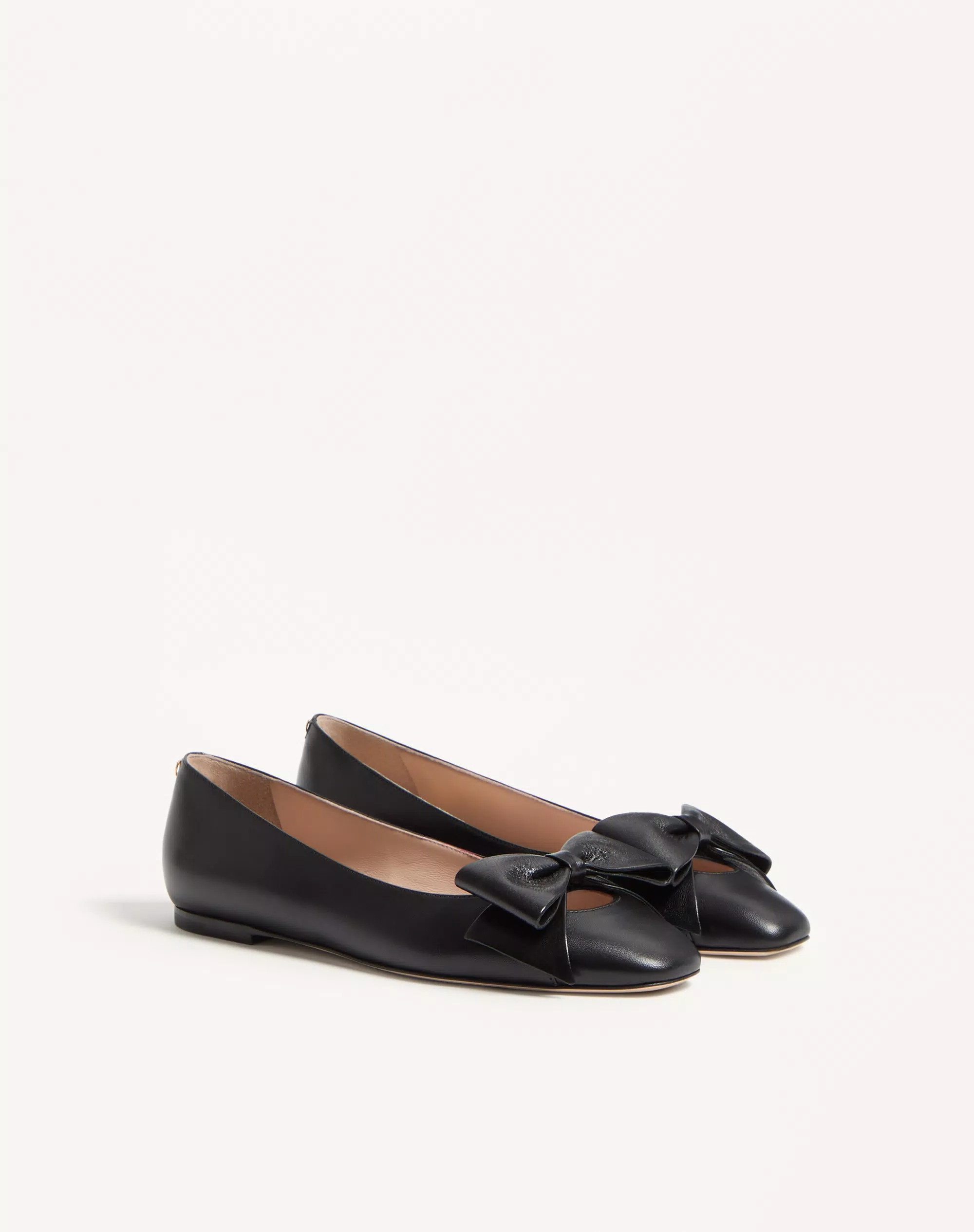 Bowow Kidskin Ballerina for Woman in Pink | Valentino US | Valentino