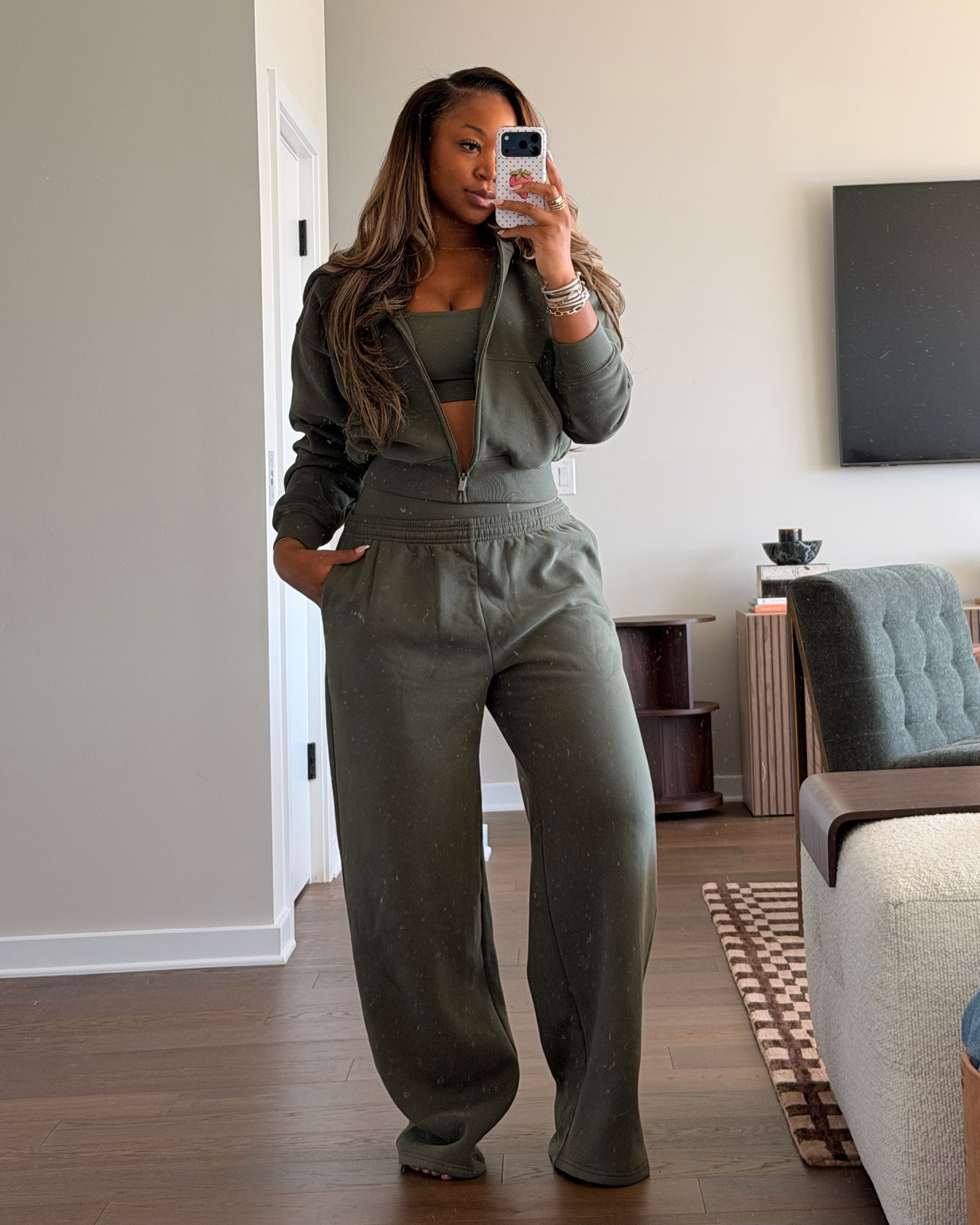 The perfect sets for fall 😍 5’9 200 lbs wearing small hoodie + XL long sweats. Medium bra and large sweats! use my code JANESHA10NEW from 9/21-9/24 for $$ off first time purchases/ new customers only!@Vuori US #vuoripartner @shop.ltk