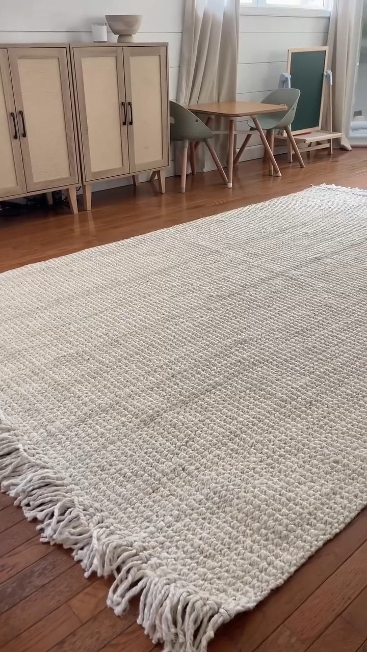 Spring refresh, starting from the ground up 🌿 Our new rug brings light, texture, and a fresh feel to every step—just in time for the season of renewal 🌸✨
say RUG for 🔗 to soooo many different patterns & sizes! #boutiquerugs #arearugs #coastalrug #rugs