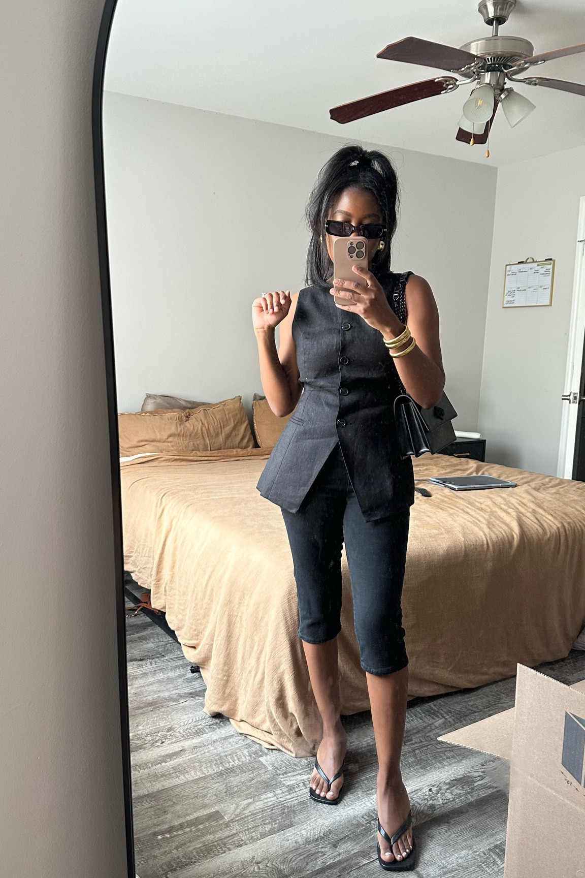 Black linen vest and capri pants outfit 

#LTKStyleTip #LTKFindsUnder100