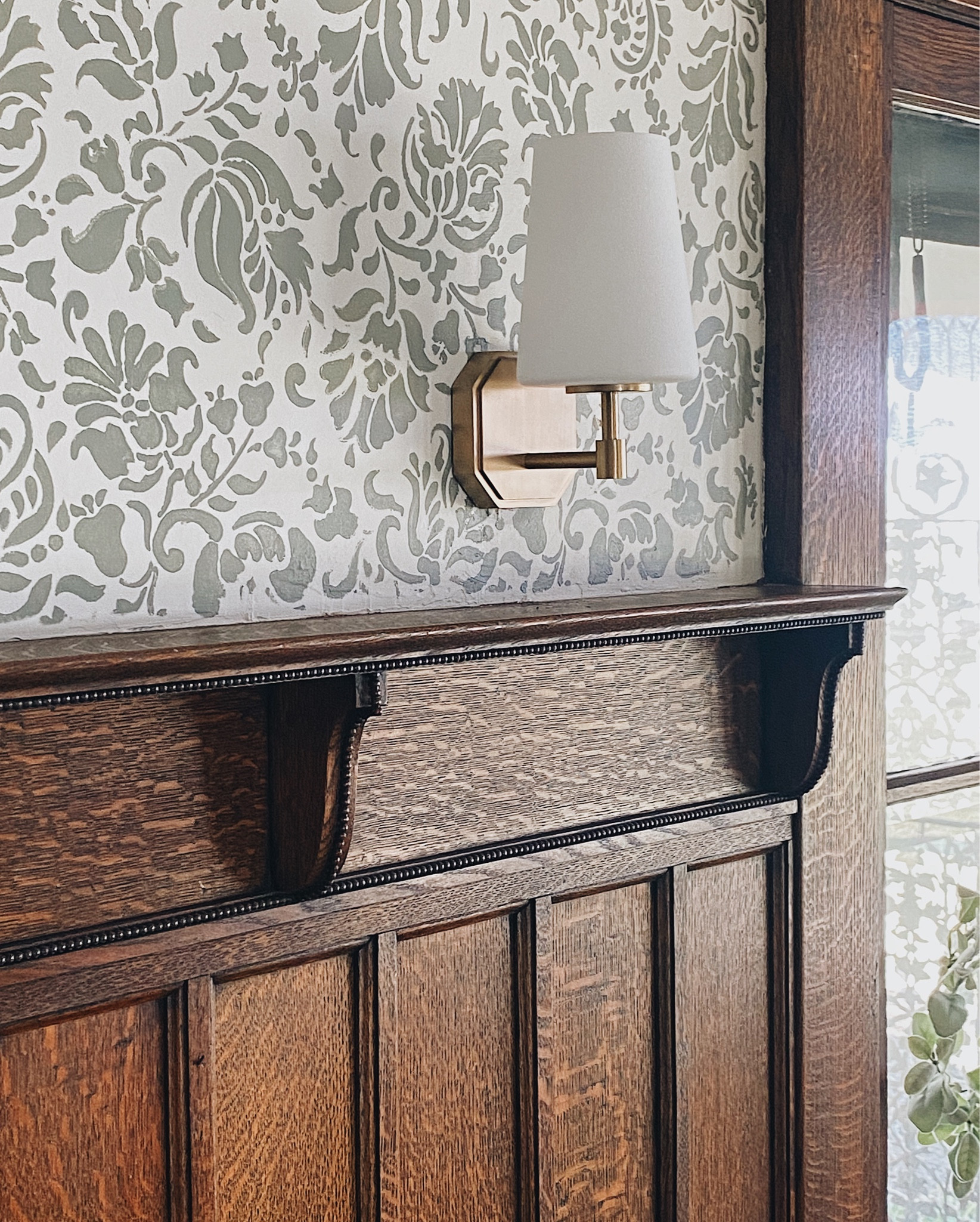 I’m absolutely in love with my new dining room sconces (and stenciling) and couldn’t resist sharing a a sneak peek!

Modern vintage, light fixtures, wall sconces, formal dining room, gold, bronze 

#LTKfindsunder100 #LTKstyletip #LTKhome