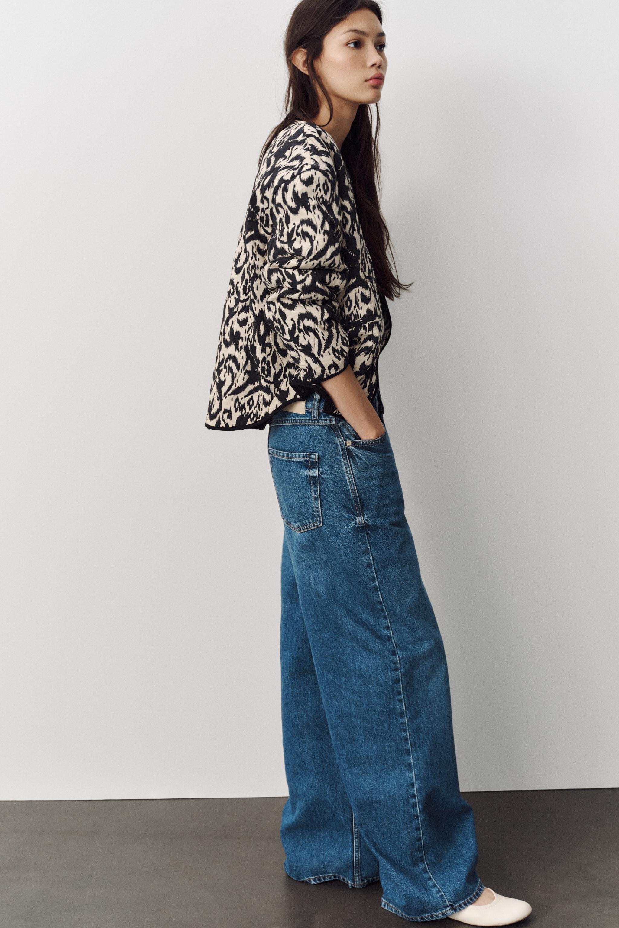 Jacket with a round neck and long sleeves. Front welt pockets. Snap-button fastenings on the fron... | Zara UK