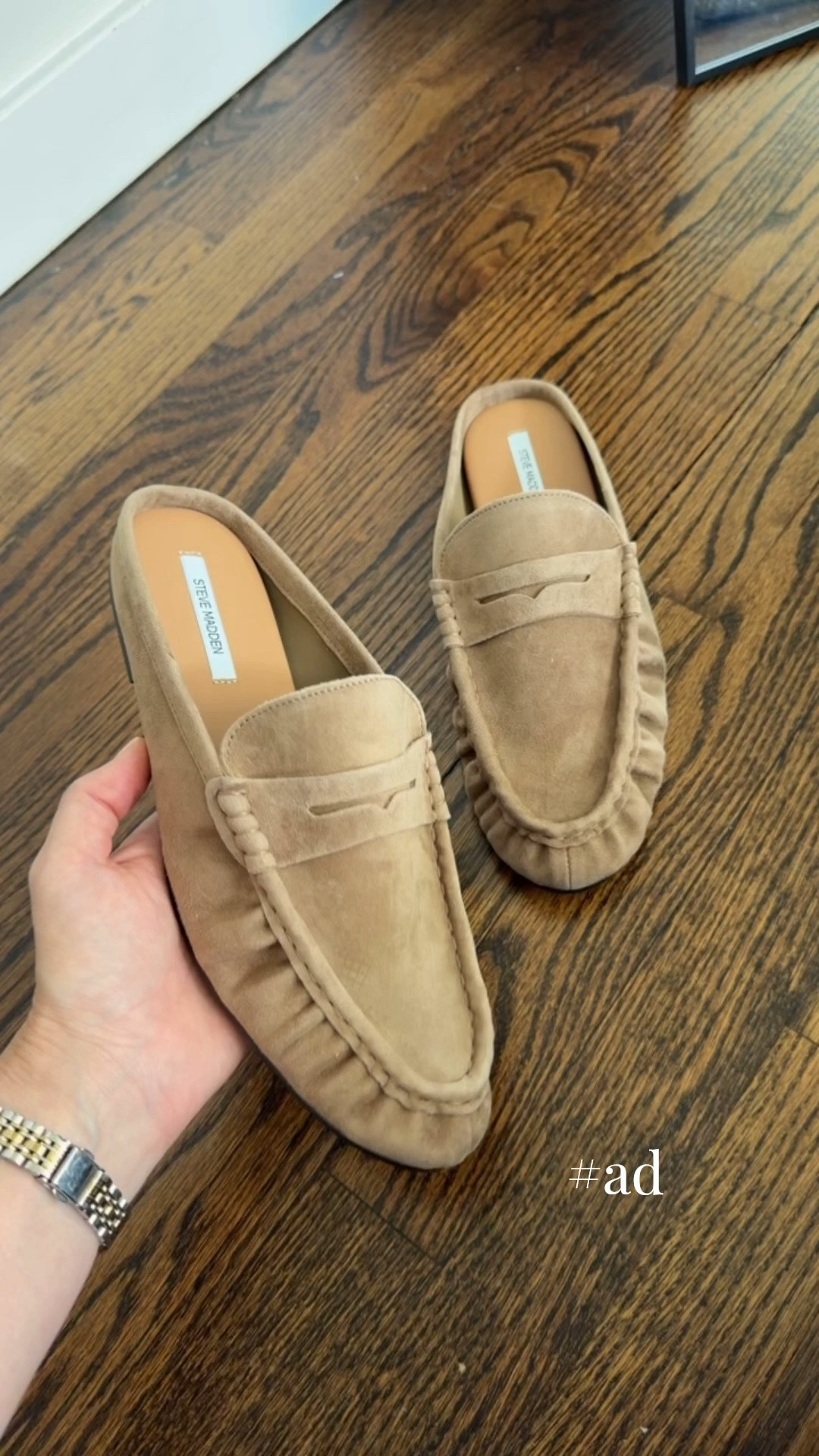 #ad New shoes from Macy’s 🤎 These Steve Madden loafer mules are SO good — and this backless loafer style is one of the biggest shoe trends for fall. I love that they make jeans instantly look a little more polished. @macys #macysstylecrew