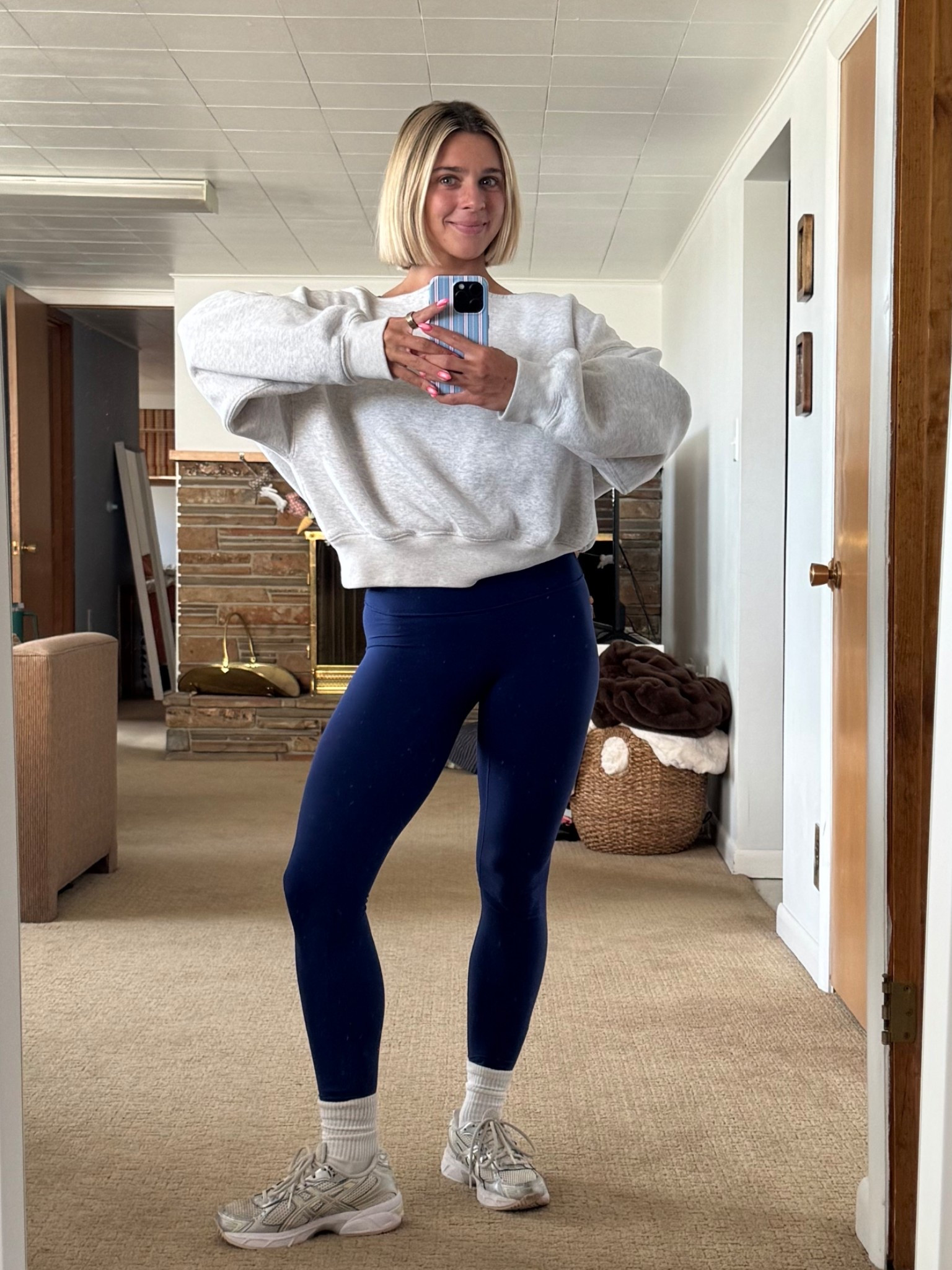 what I’m wearing today 💙 wearing a size L in the sweatshirt!