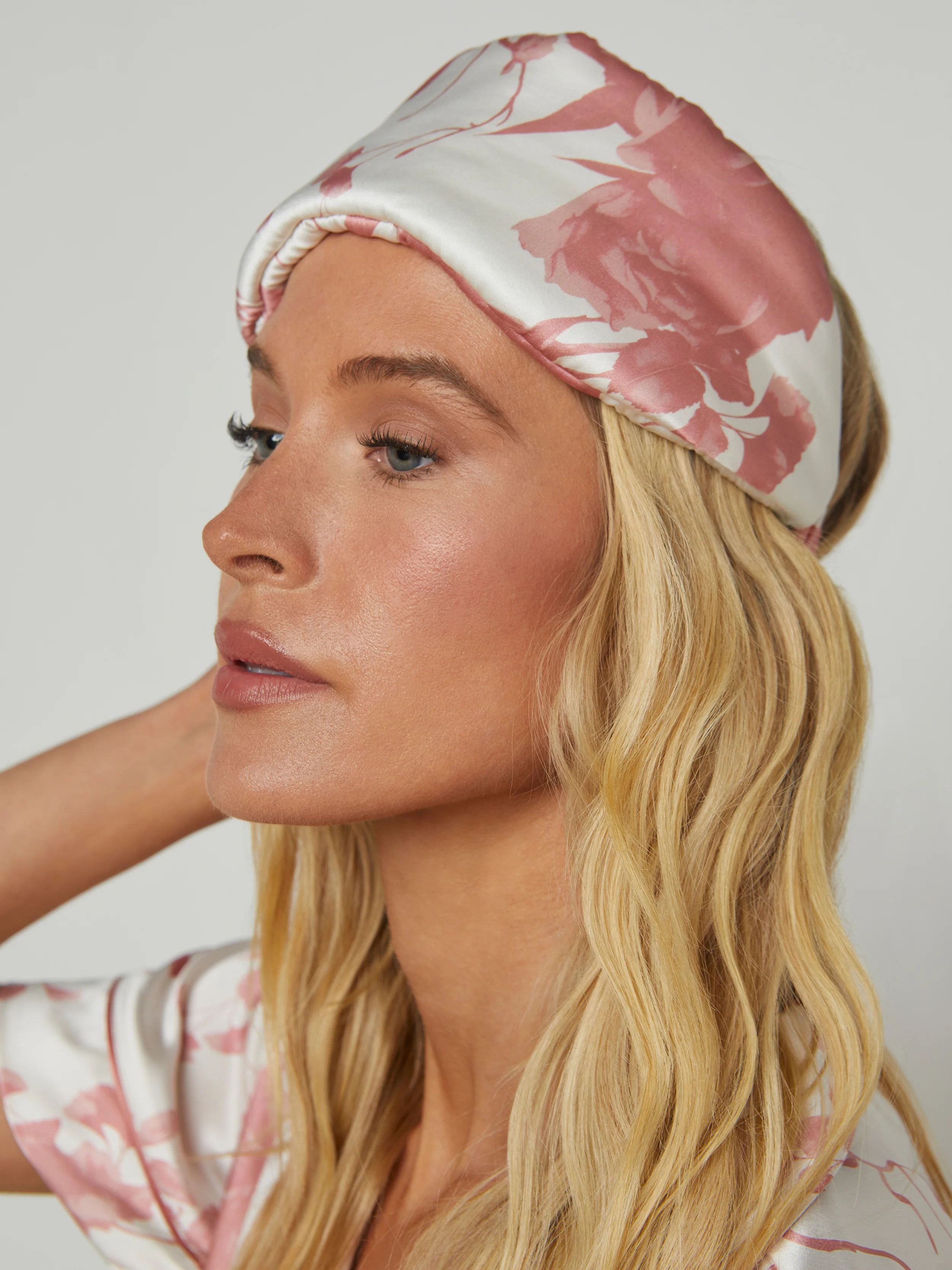 L'AGENCE - Inez Silk Sleep Mask in Ikebana Pearl/Dusty Rose | L'Agence