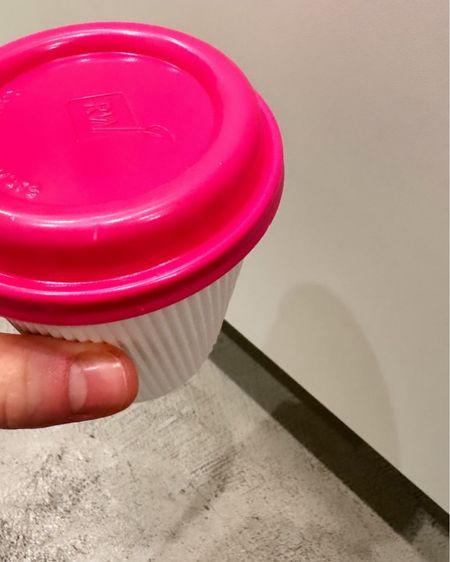 The thrill of a hot pink lid 💓☕️