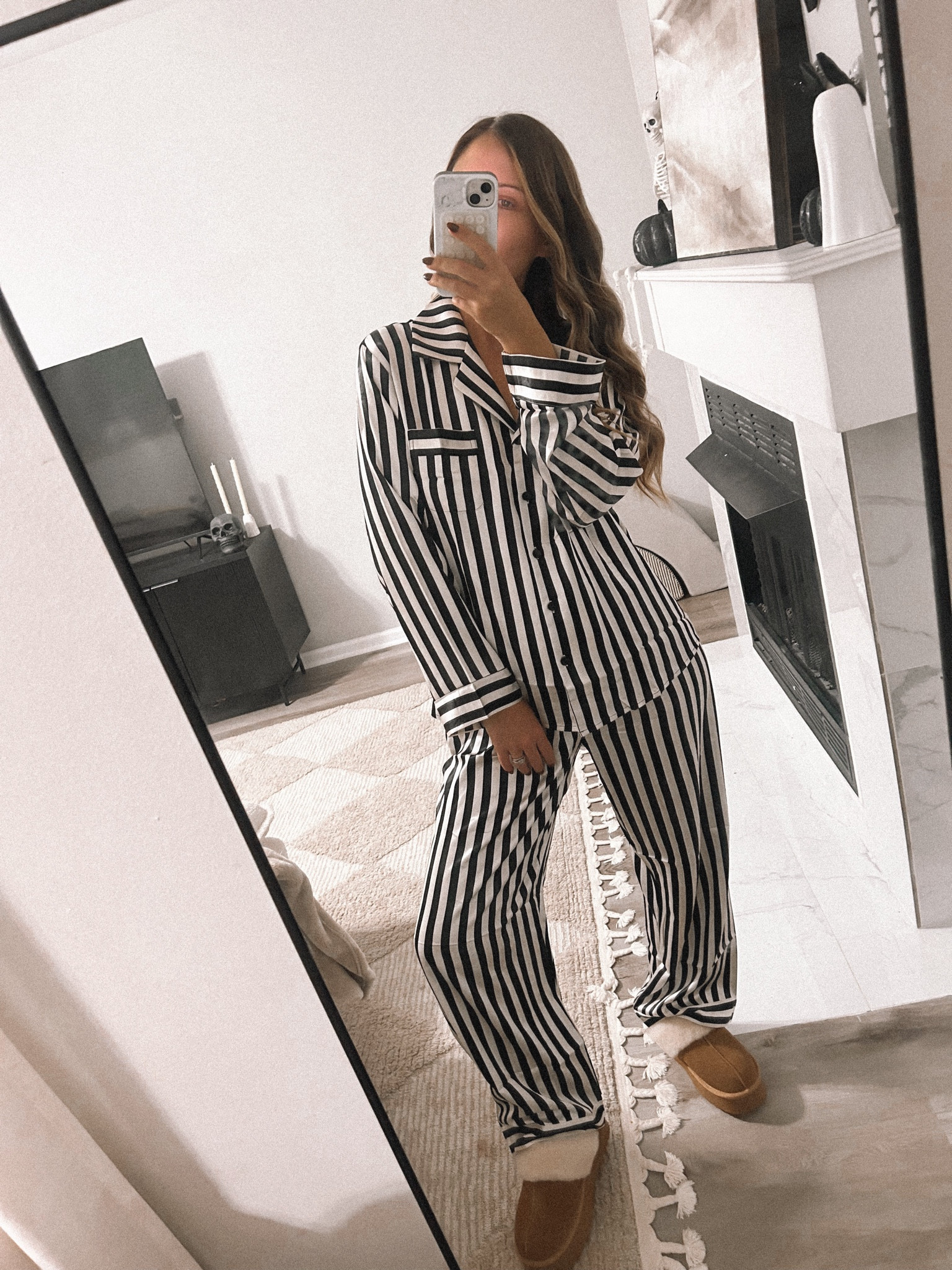 My FAVORITEE pajamas !! Wearing a medium 🖤🌙

#LTKFallSale #LTKFamily #LTKSaleAlert