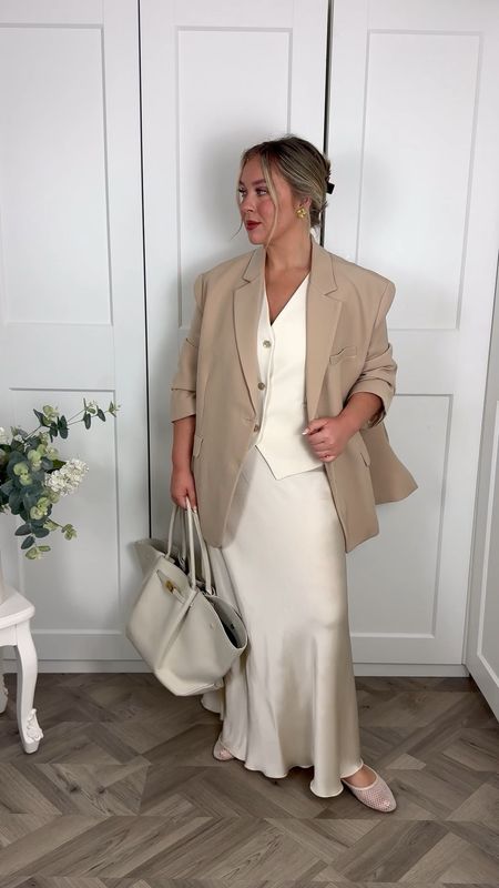 GRWM: all of my favourite pieces to create an ice cream vibes outfit 🍦 

Wearing an M in the blazer, 14 in the skirt and waistcoat (true to size), bag is the normal New York size 

Spring style, spring outfit, midsize fashion, workwear outfit, corporate style, Re Ona, Arket, Demellier, River island, marks and Spencer, corporate style, midsize style

#LTKspring #LTKmidsize #LTKworkwear