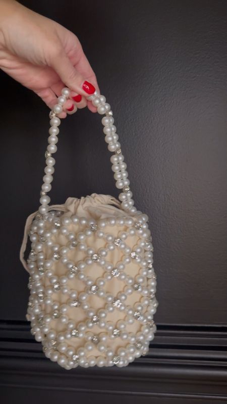 pearl handbag, chic handbag, chic outfit, summer accessories, neutral handbag

#LTKItBag #LTKFindsUnder50 #LTKSeasonal