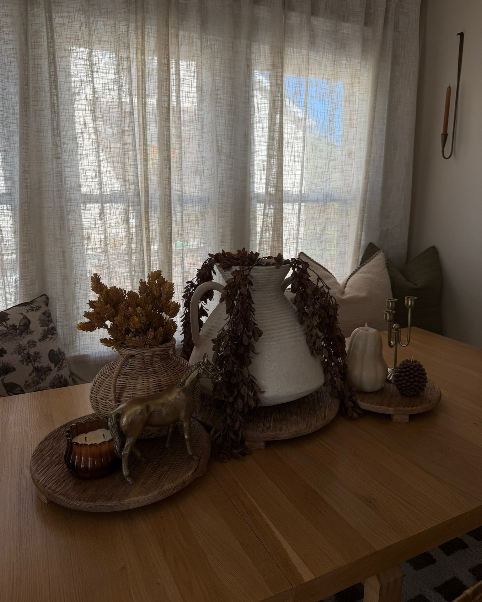 Give me all the fall cozy vibes over here 🥰🍂

#LTKSeasonal #LTKHome