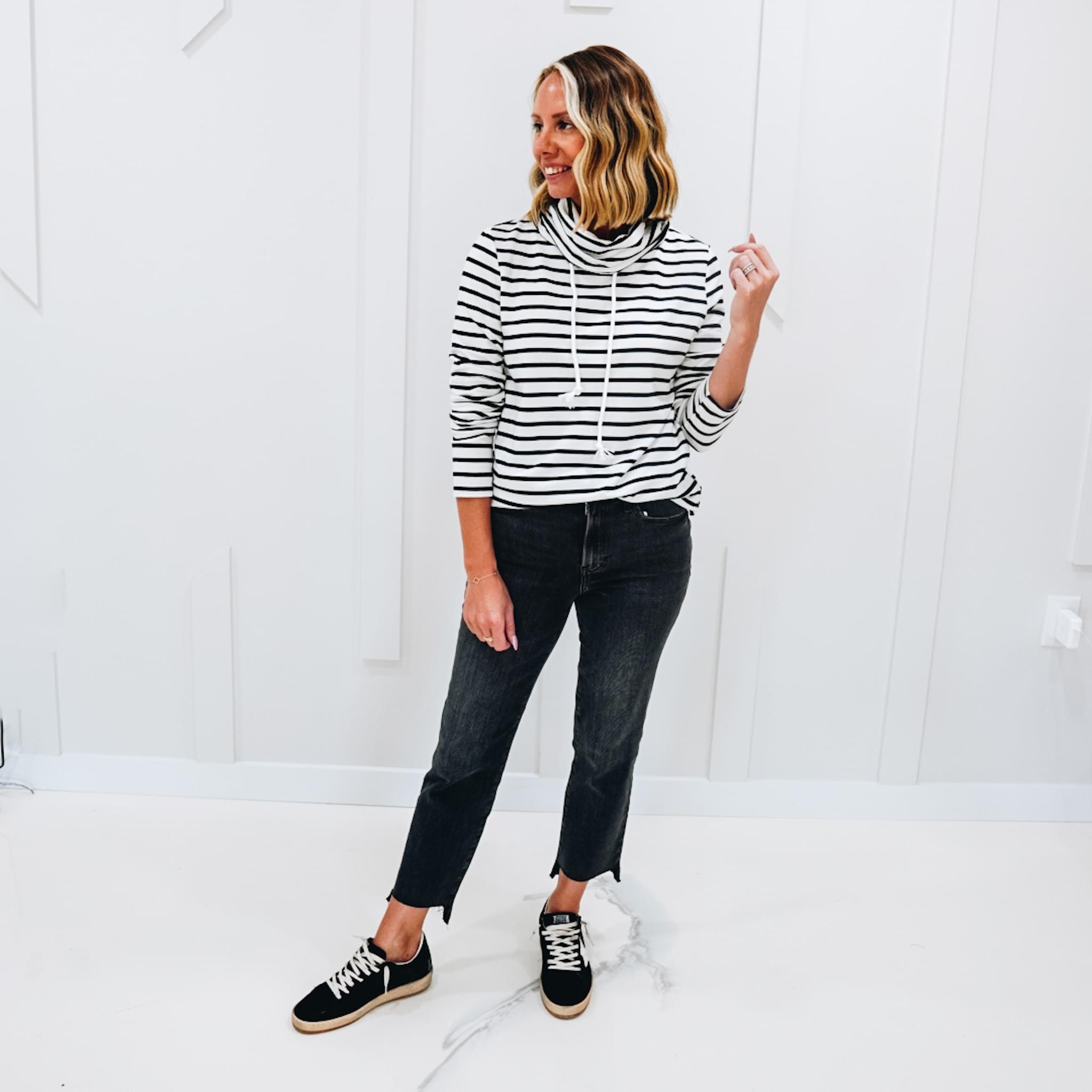 This outfit is so cute for fall! Click the links to check it out!
Fashionablylatemom 
Golden goose sneakers 
Straight legged jeans 
Sweatshirt
Gift idea 

#LTKshoecrush #LTKstyletip #LTKGiftGuide