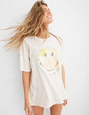 Aerie Oversized Smiley® Graphic Boyfriend T-Shirt | Aerie