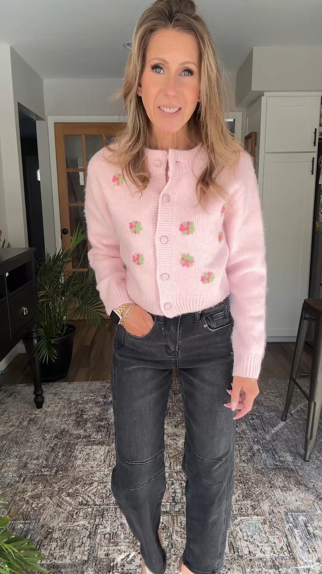 Pretty in pink - floral cardigans from @VICI too picks for Valentine’s Day, Spring, Easter, Mother’s Day… don’t forget to use my code CHRISTASAVE35 at checkout! 

#LTKootd #LTKSaleAlert #LTKPetite