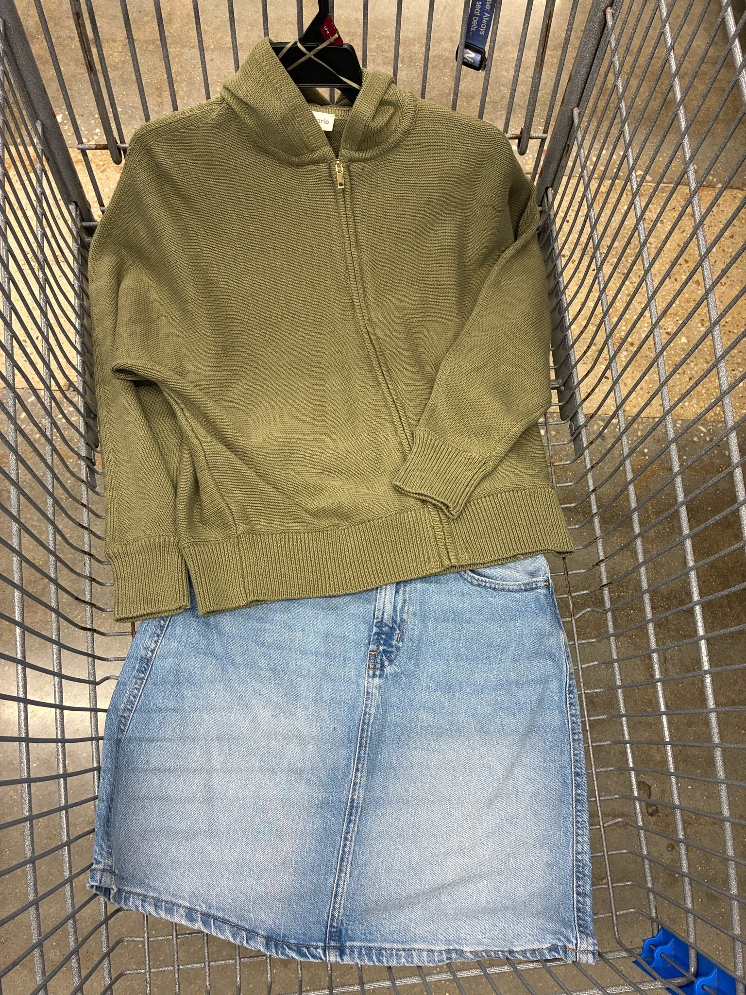Another great basic! This sweater zip up is perfect for those cool mornings!

#LTKdayinmylife #LTKSeasonal