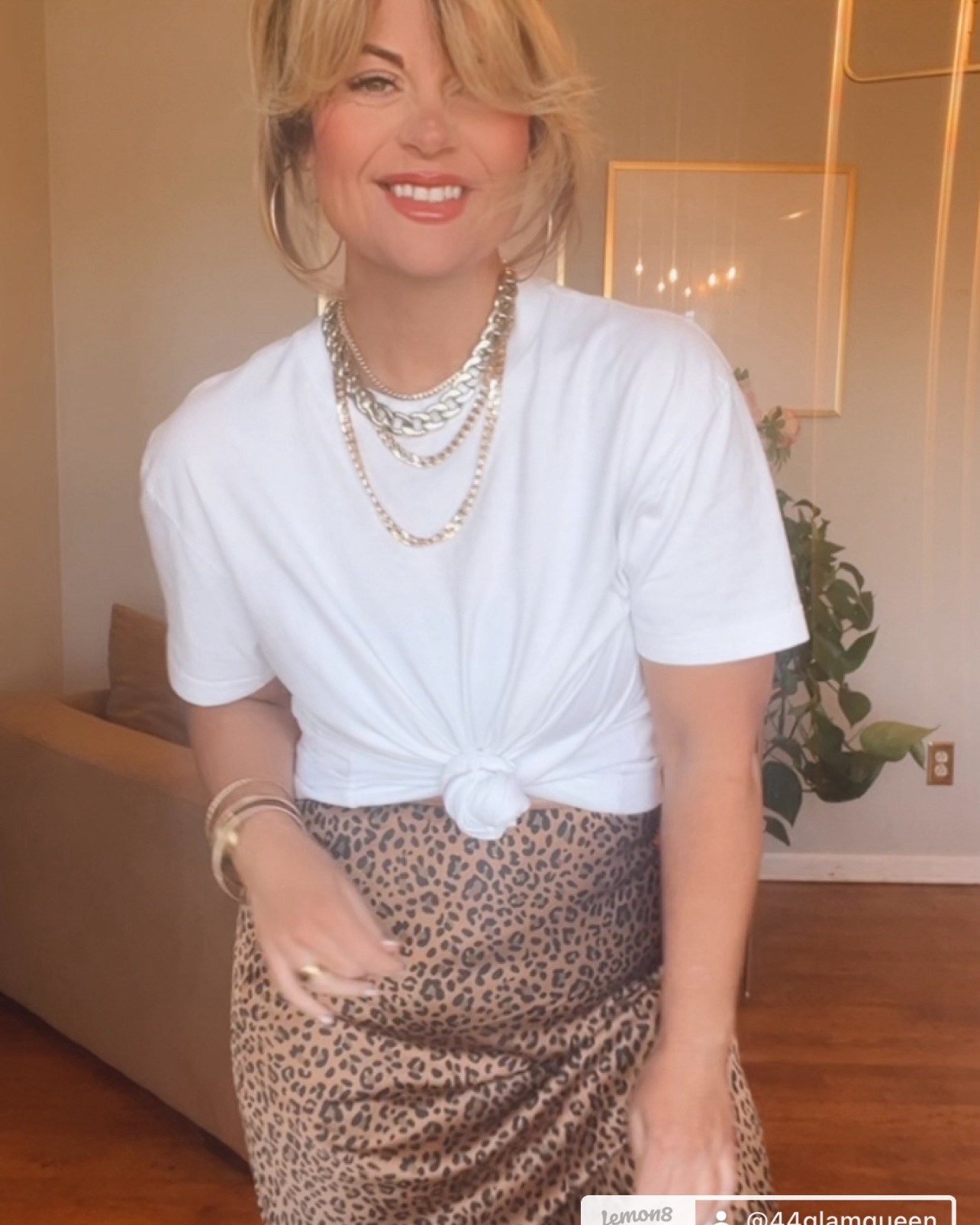 American eagle skirt
Abercrombie tee shirt 
Gold jewelry 
Summer date night looks