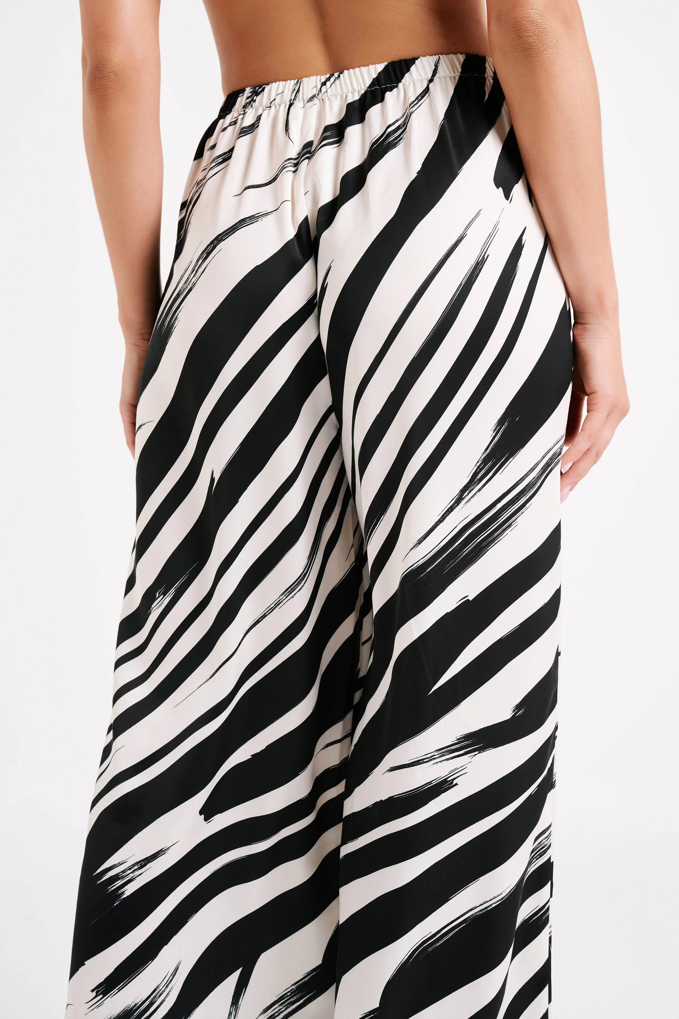 Marciela Printed Satin Straight Leg Pant - Abstract Print | MESHKI US