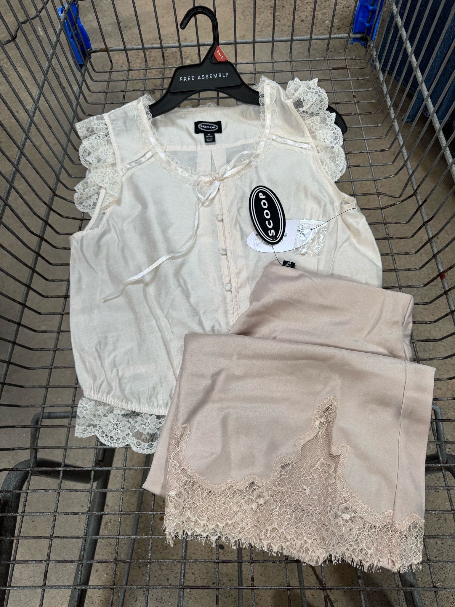 I see what you’re doing scoop and I’m loving it. Feeling nice and flirty at Walmart