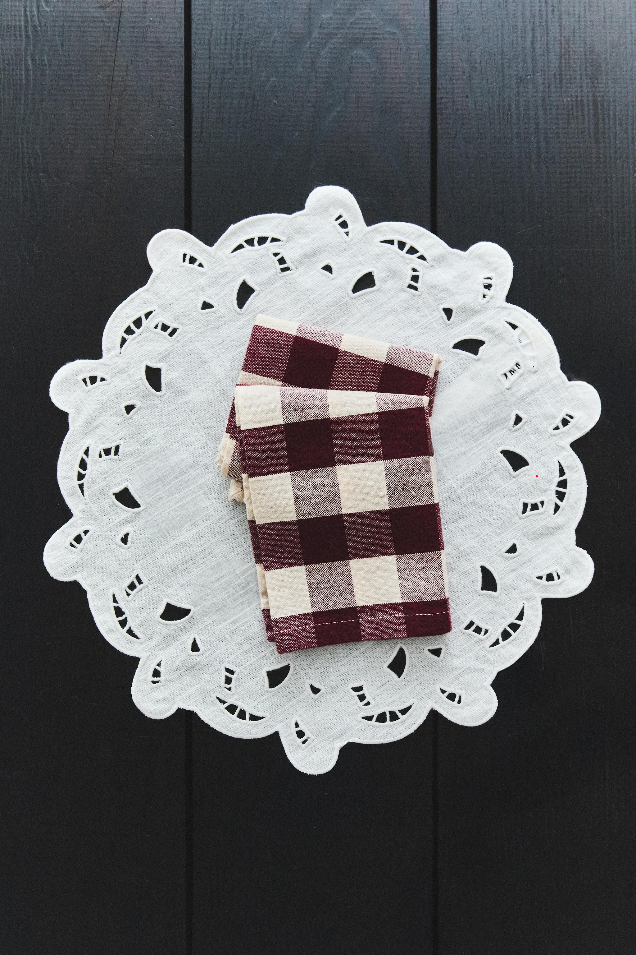 EMBROIDERED PERFORATED PLACEMAT | Zara US