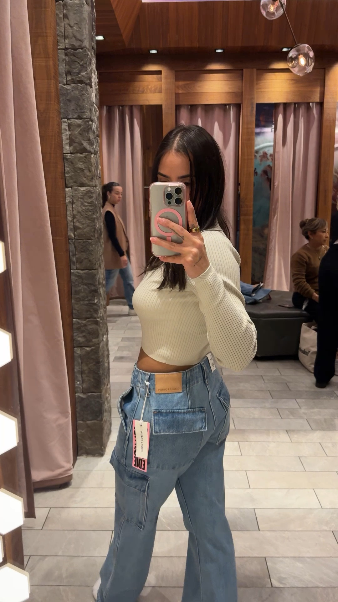 I’m wearing a 25. These cargo style jeans are perfect for spring/summer


#LTKstyletip